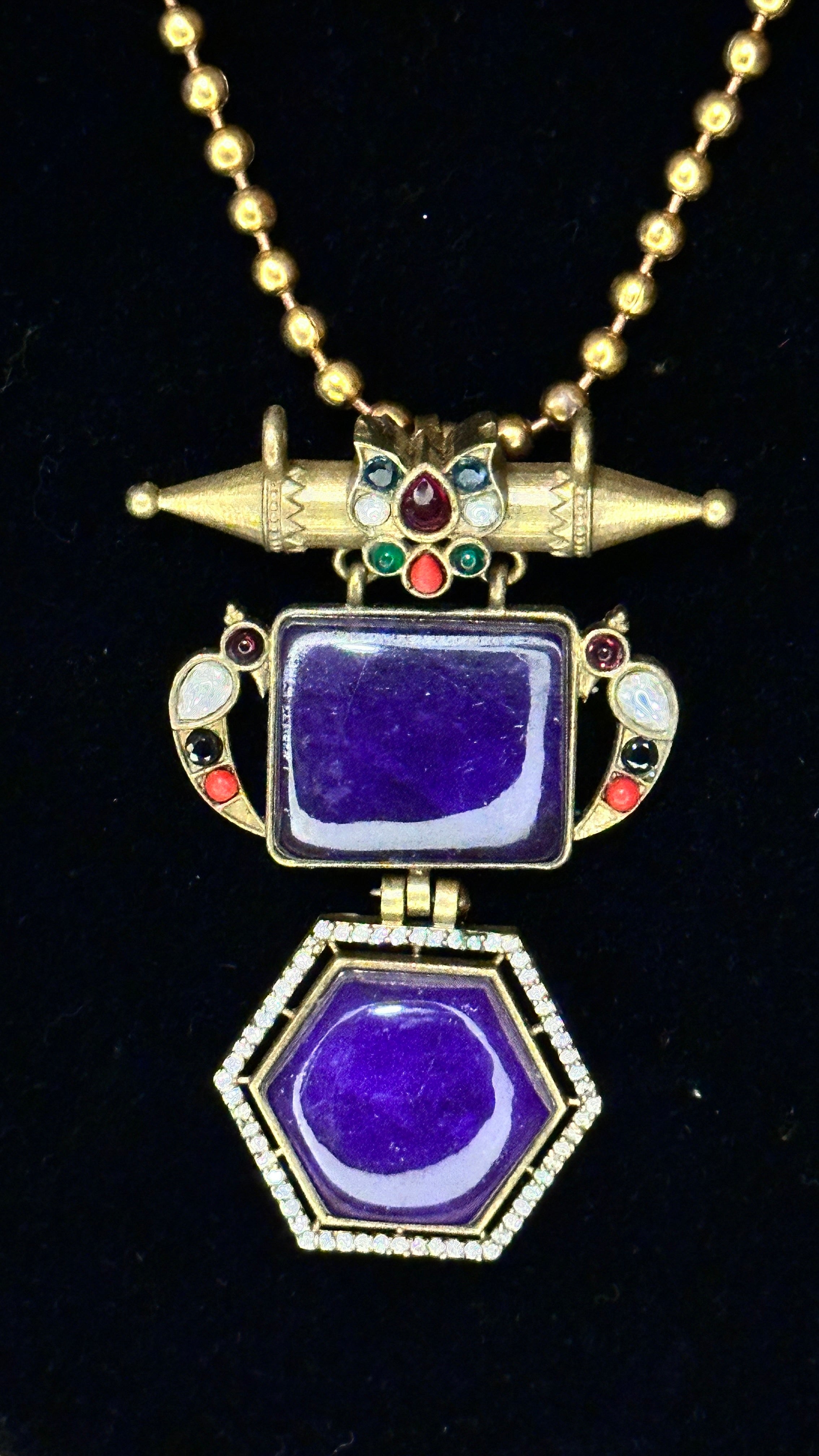 Dual tone neklace with purple stone