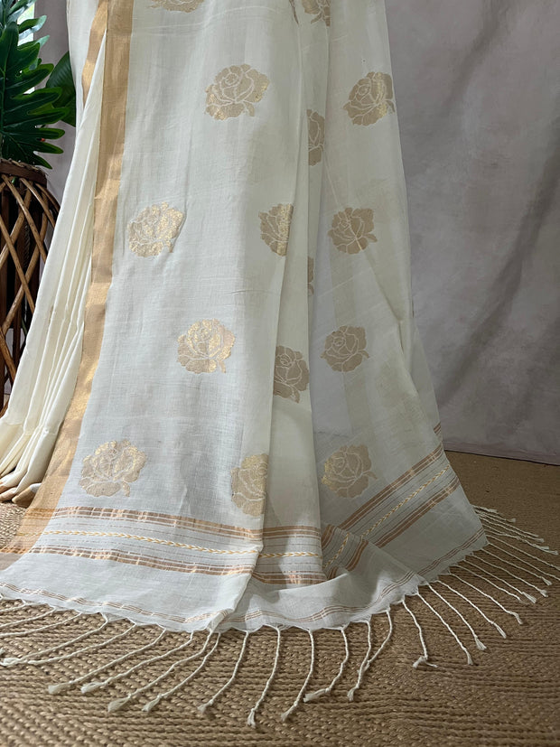 Mul cotton saree with handwoven rose design, with BP