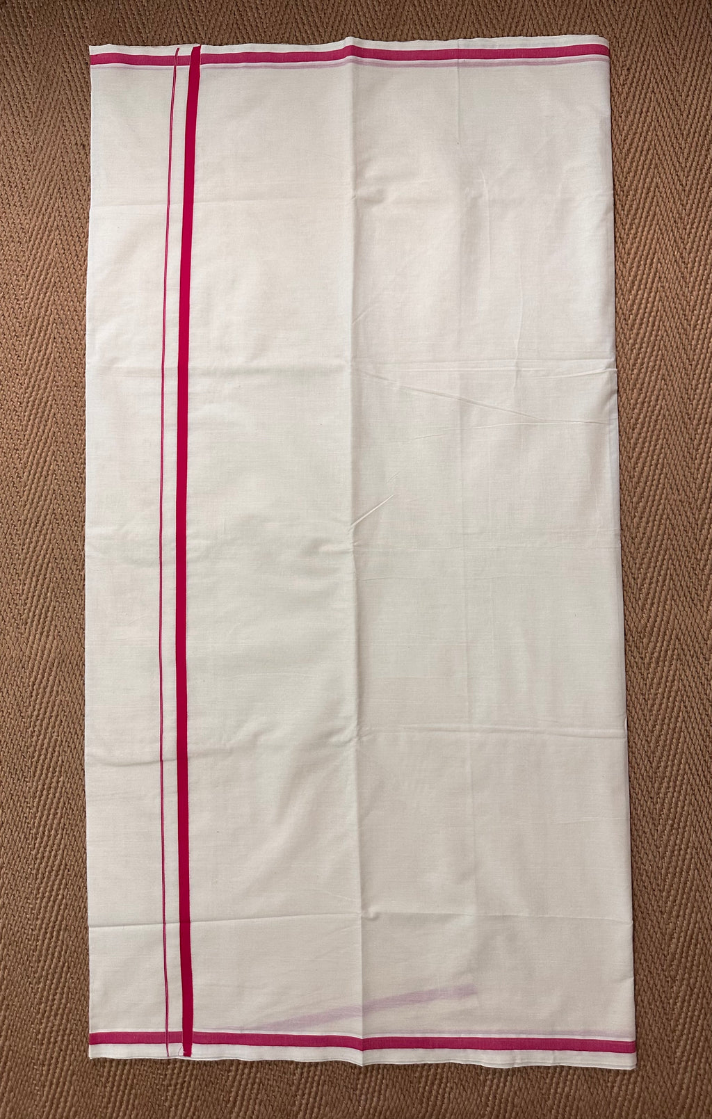Puliyilakkara set saree with pink border