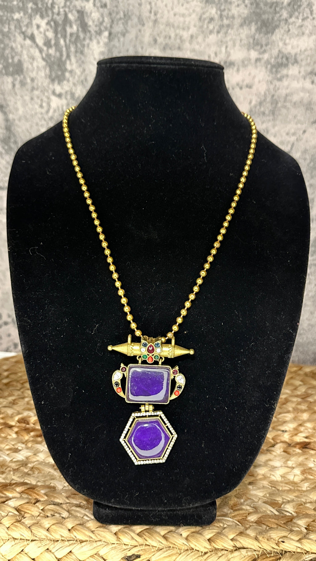 Dual tone neklace with purple stone