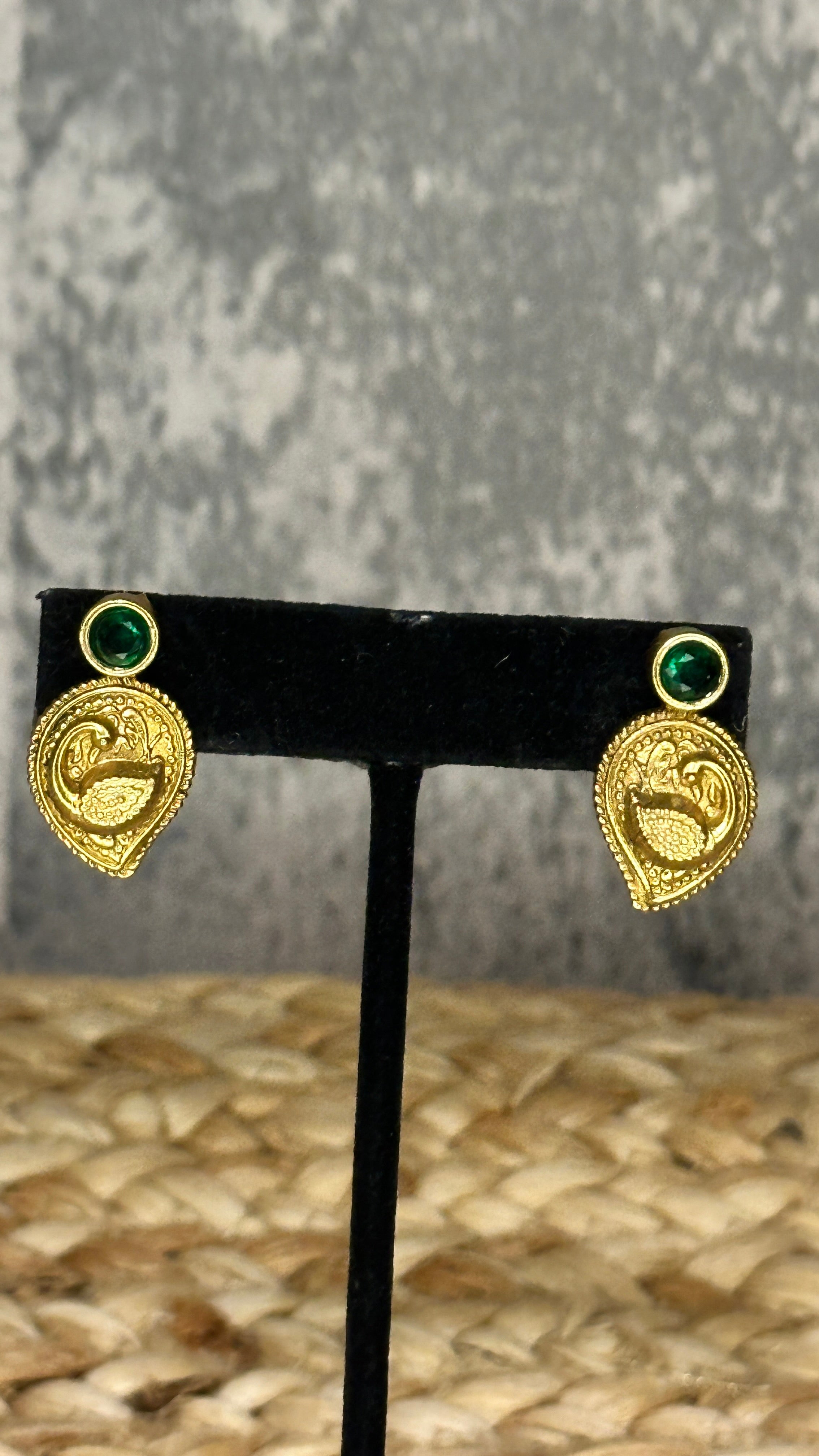 Brass mango necklace with green stone and stud