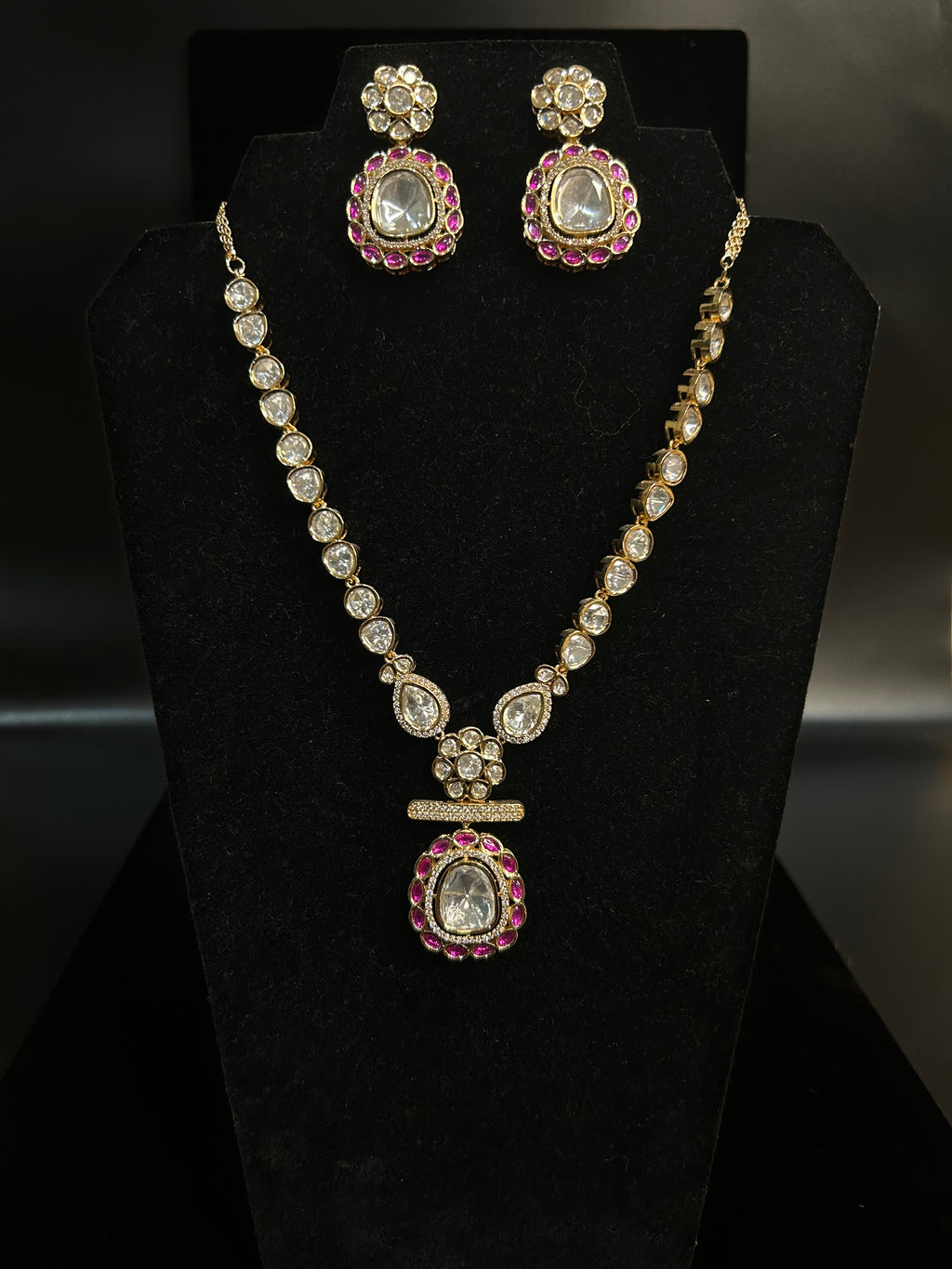 Moissanite stone necklace with pendent and earring