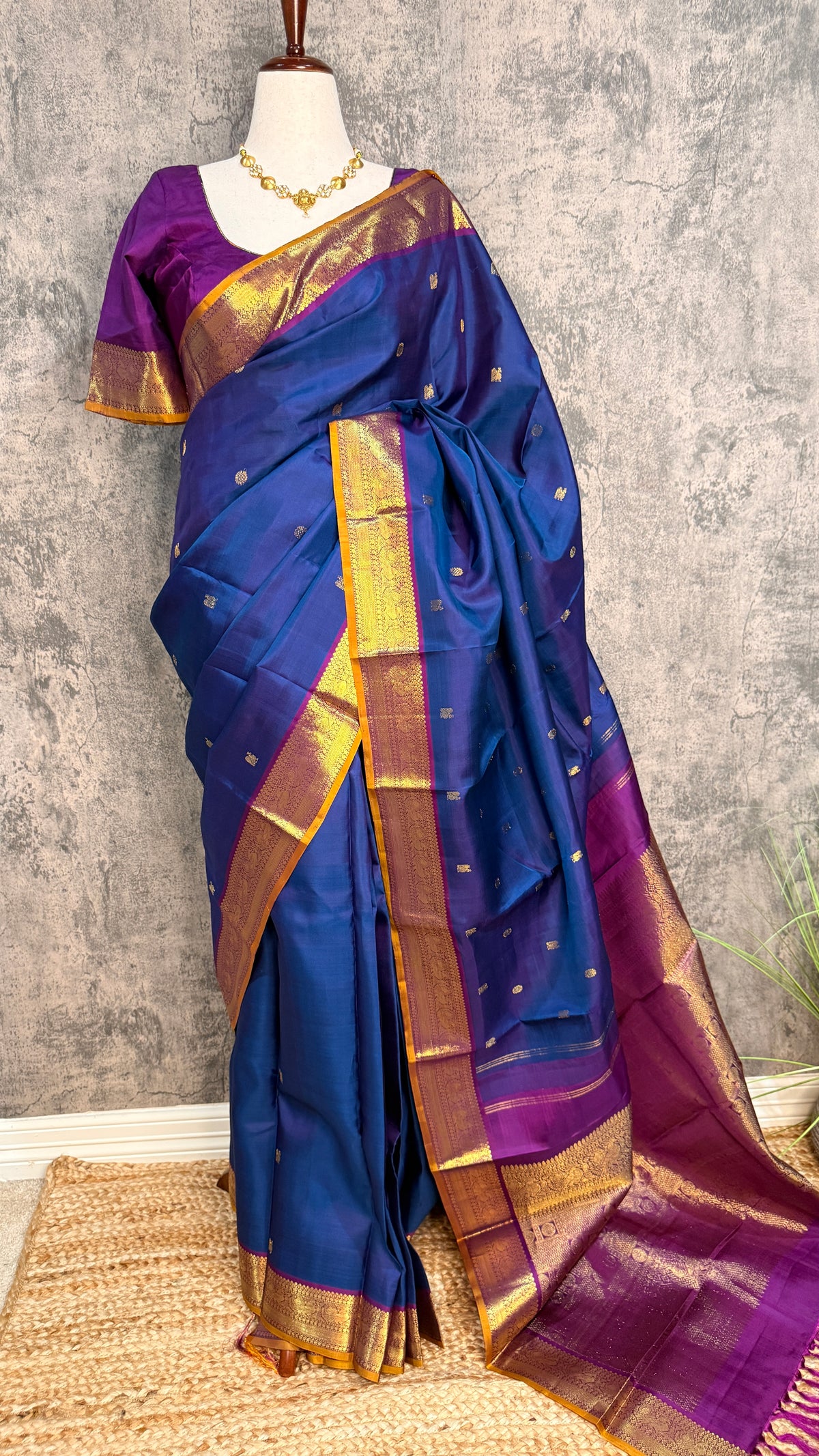 Pure handloom kanchivaram blue saree with 2gm zari karvai border