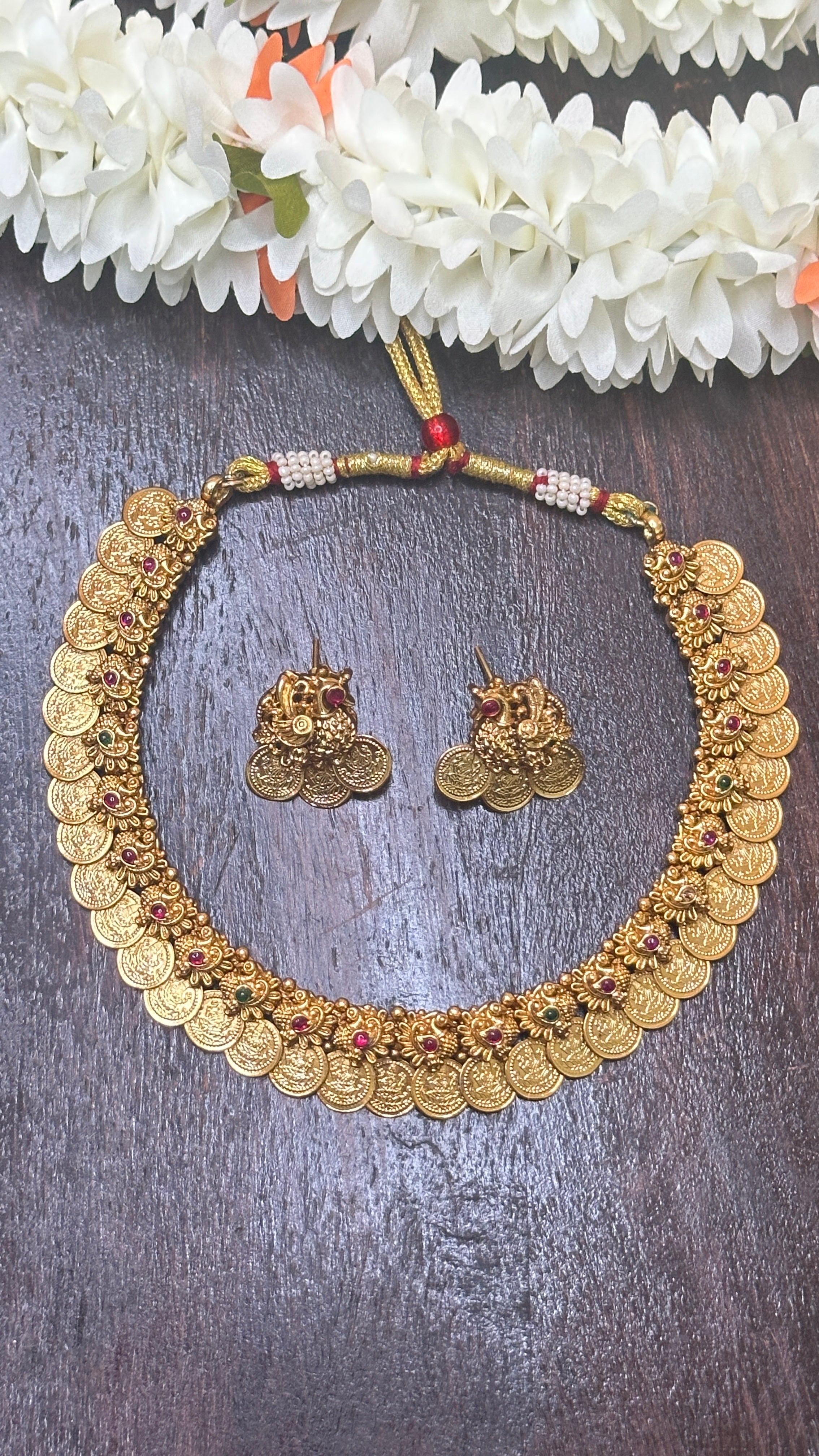 Coin necklace with stud