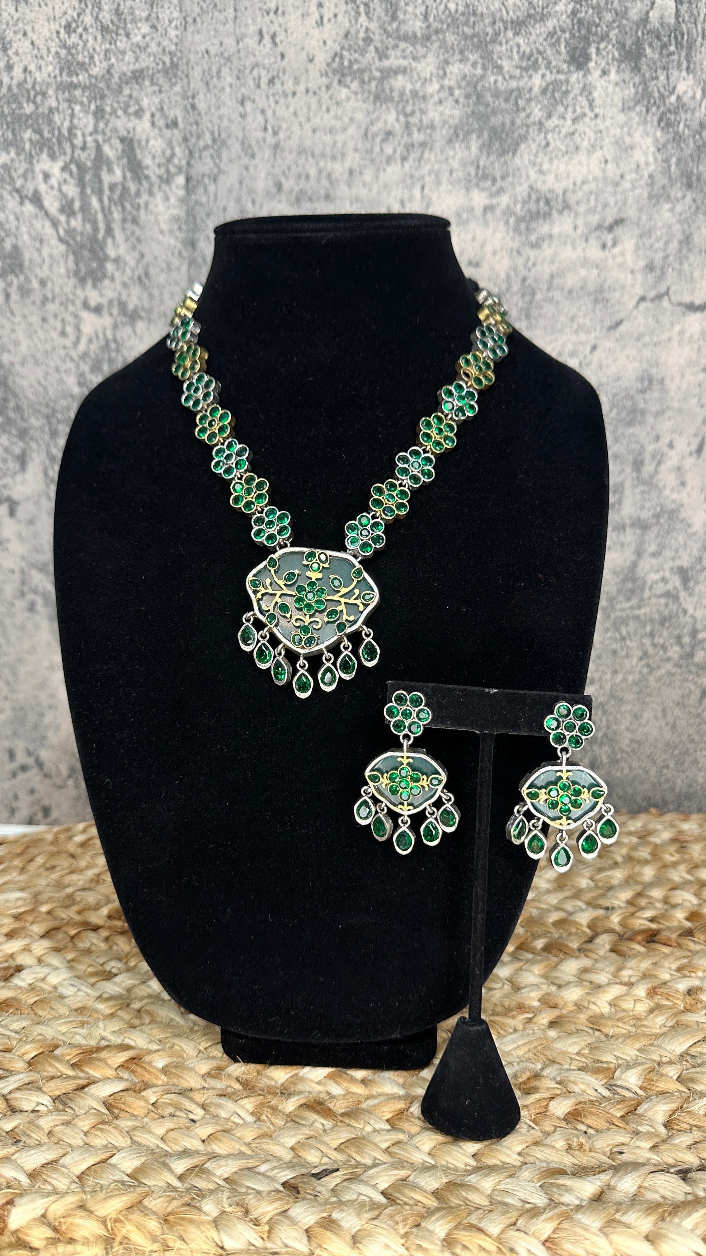 Green stone necklace with earring
