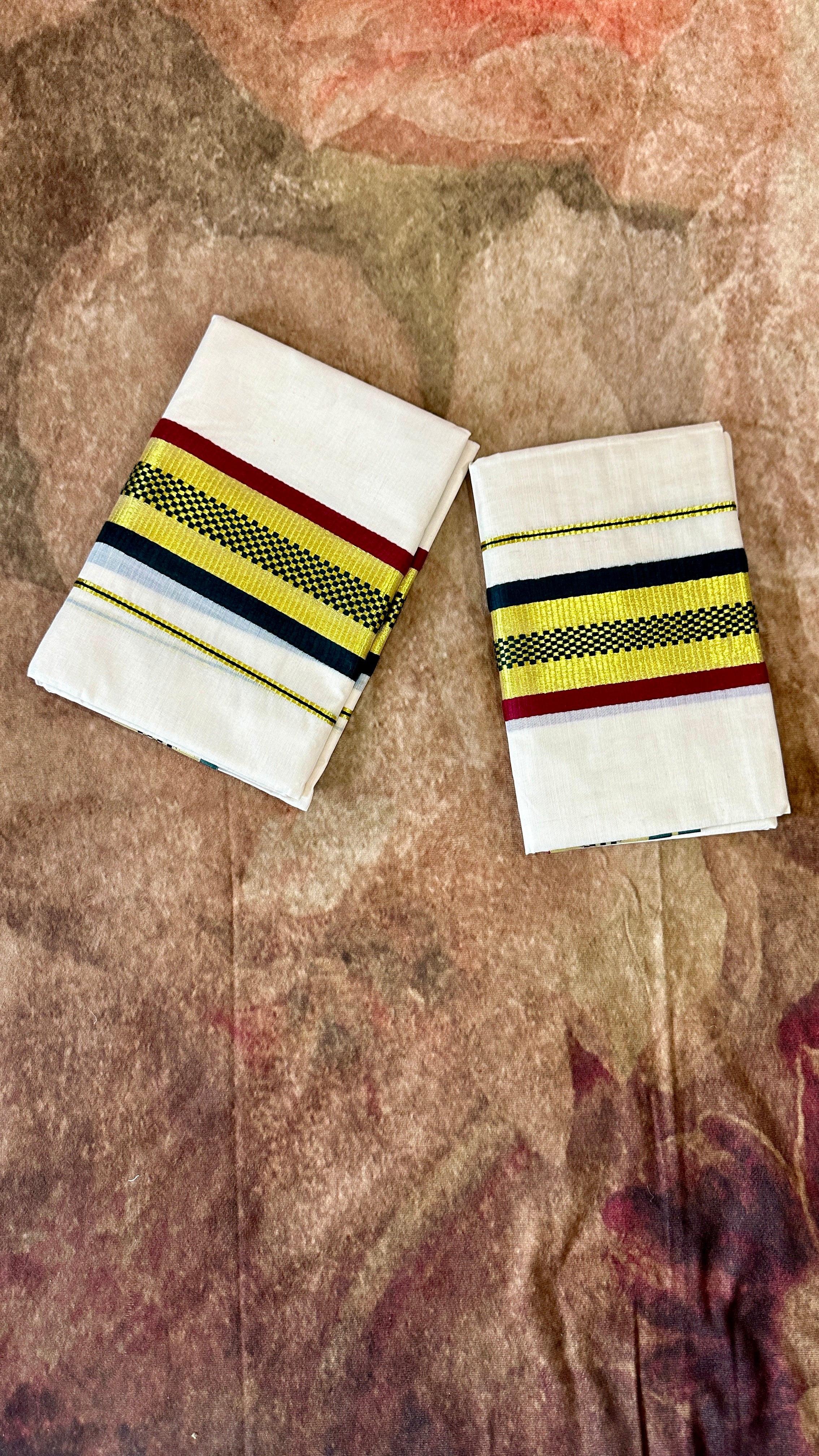 Set mundu with green and maroon border