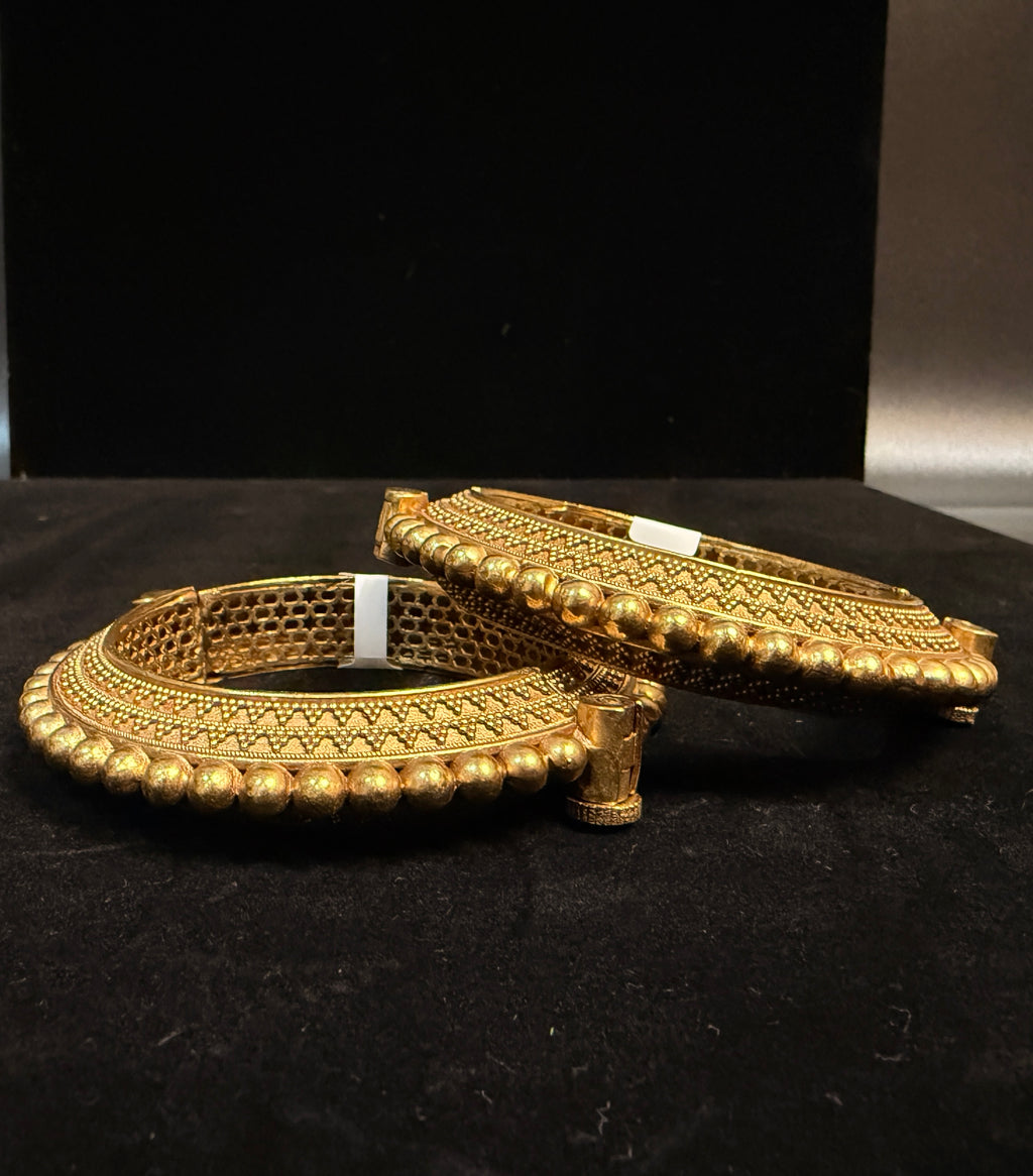 Handmade Antique gold openable kada (fits 2.6 to 2.10)