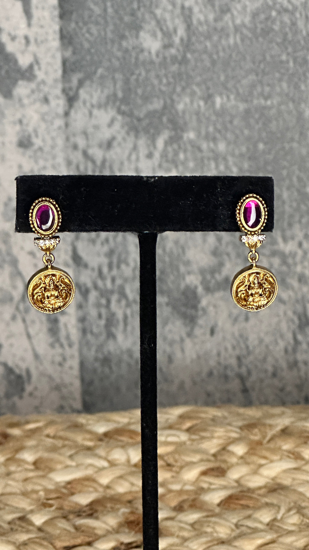 Navarathna kasu necklace with stud