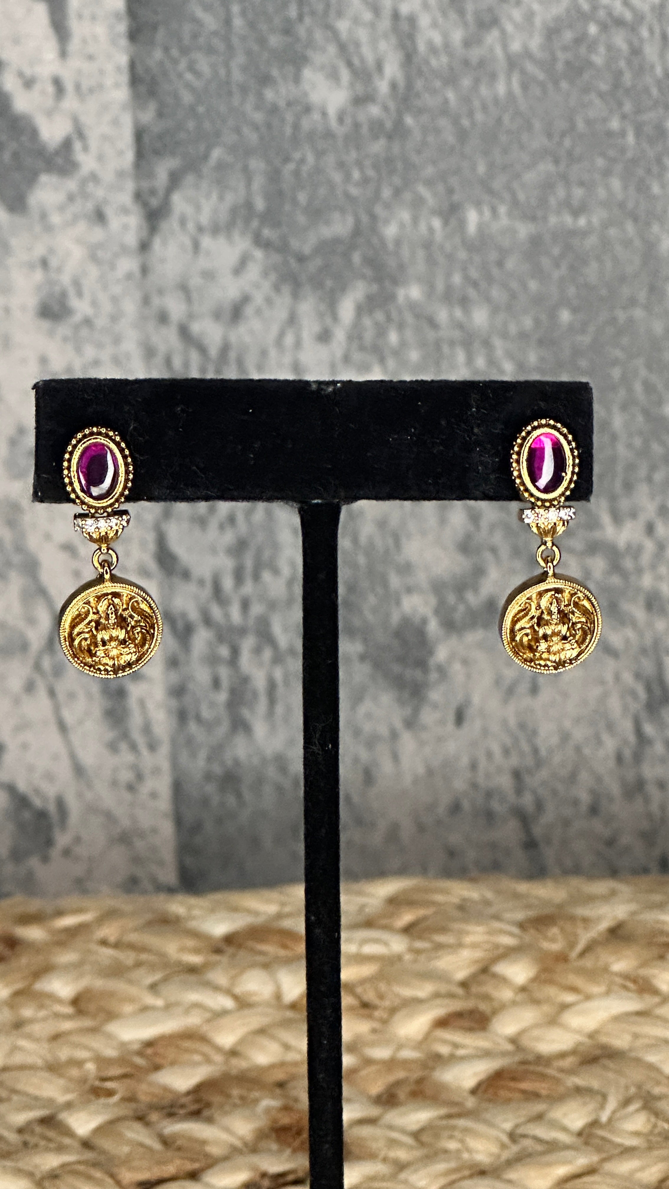Navarathna kasu necklace with stud