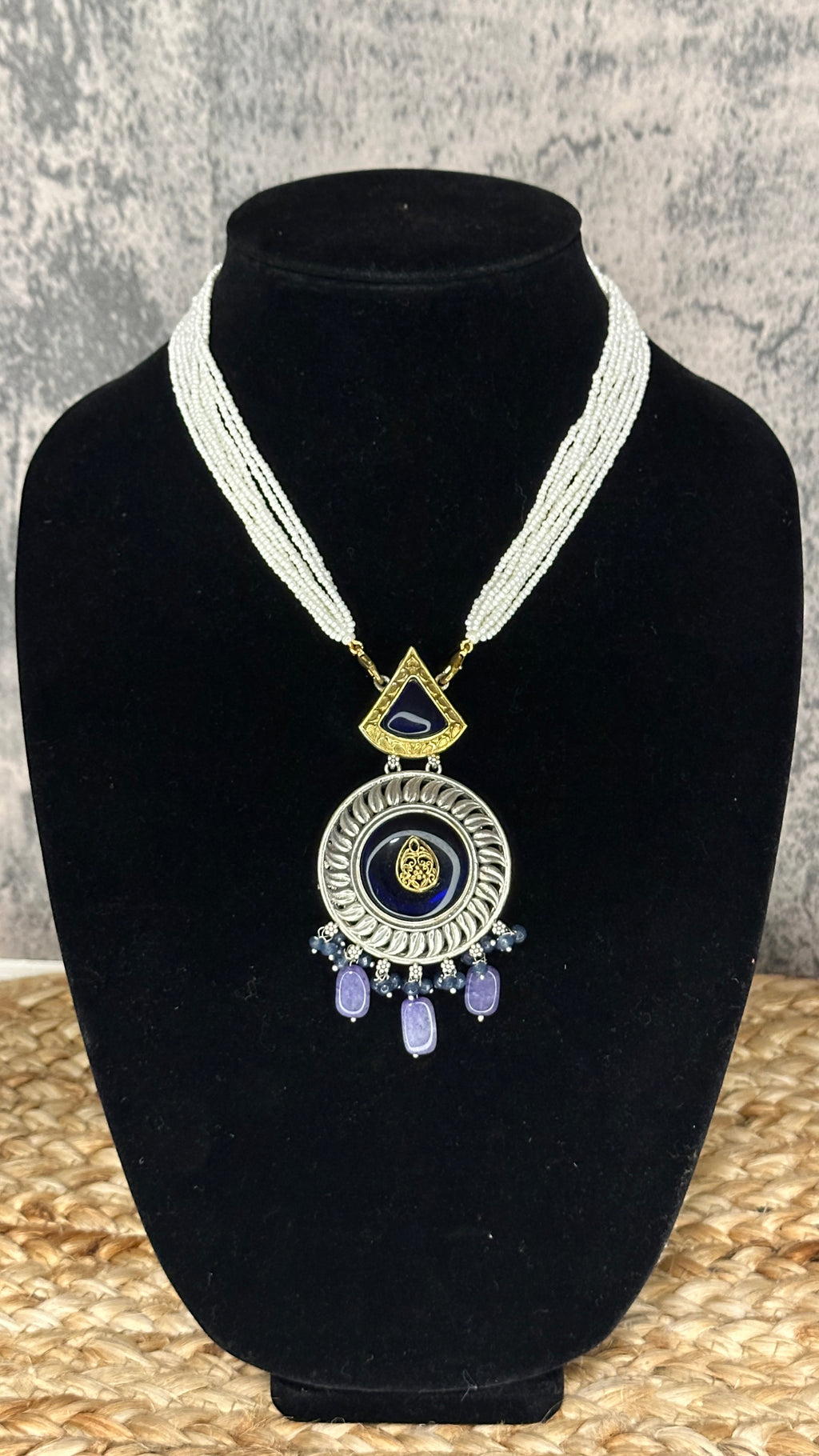 Dual tone pendant and earring with pearl neacklace