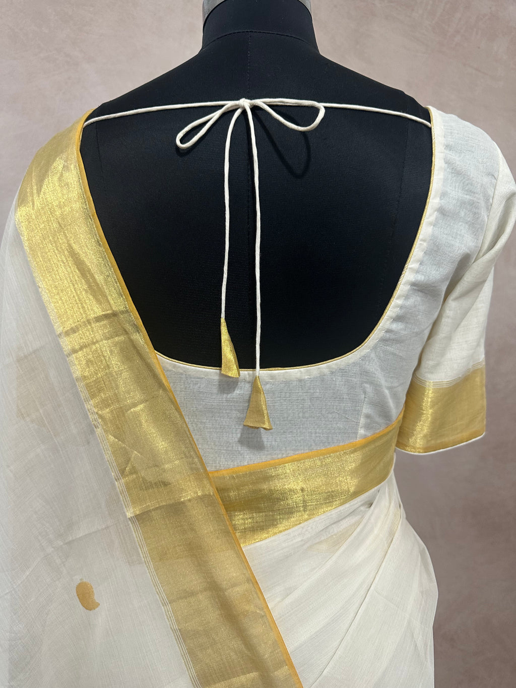 Balaramapuram handloom saree with swan weave on pallu and stitched blouse