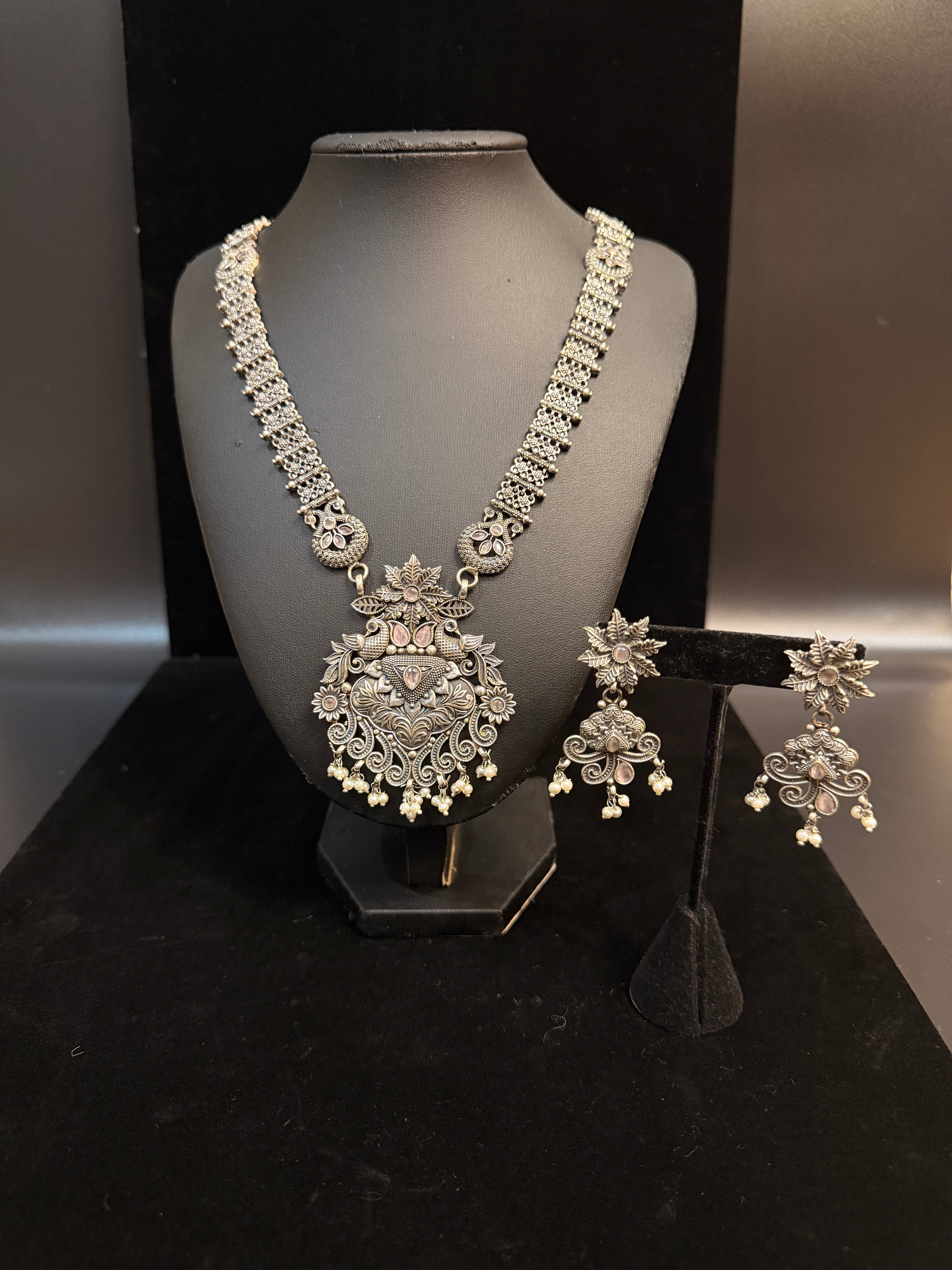 Silver replica necklace with earring