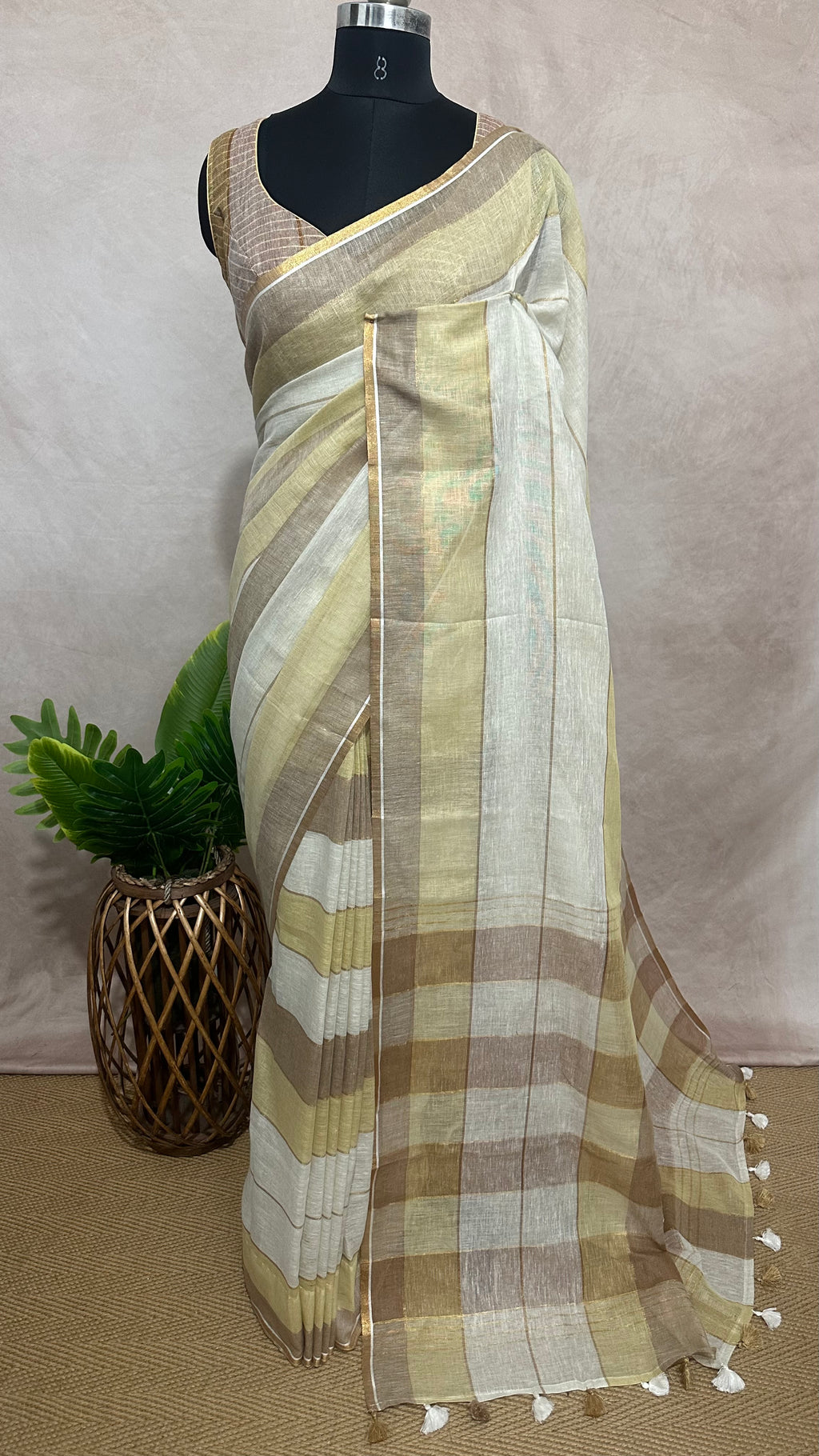 Linen saree with gold border