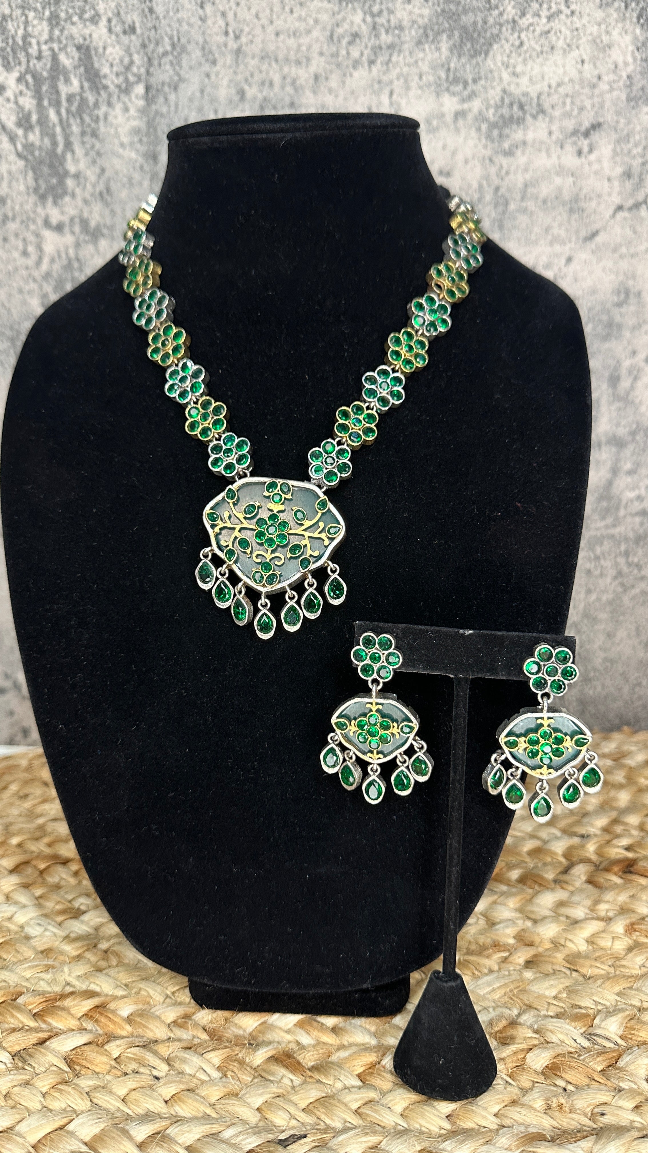 Green stone necklace with earring