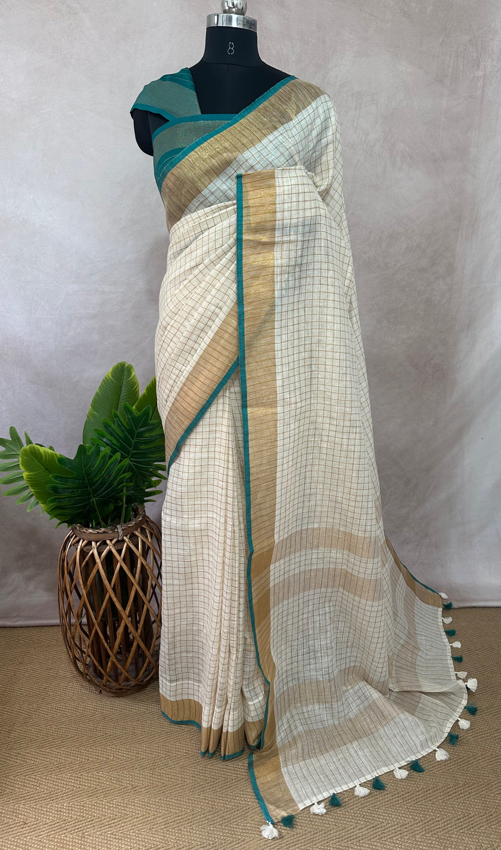 Linen saree with small chck and green border
