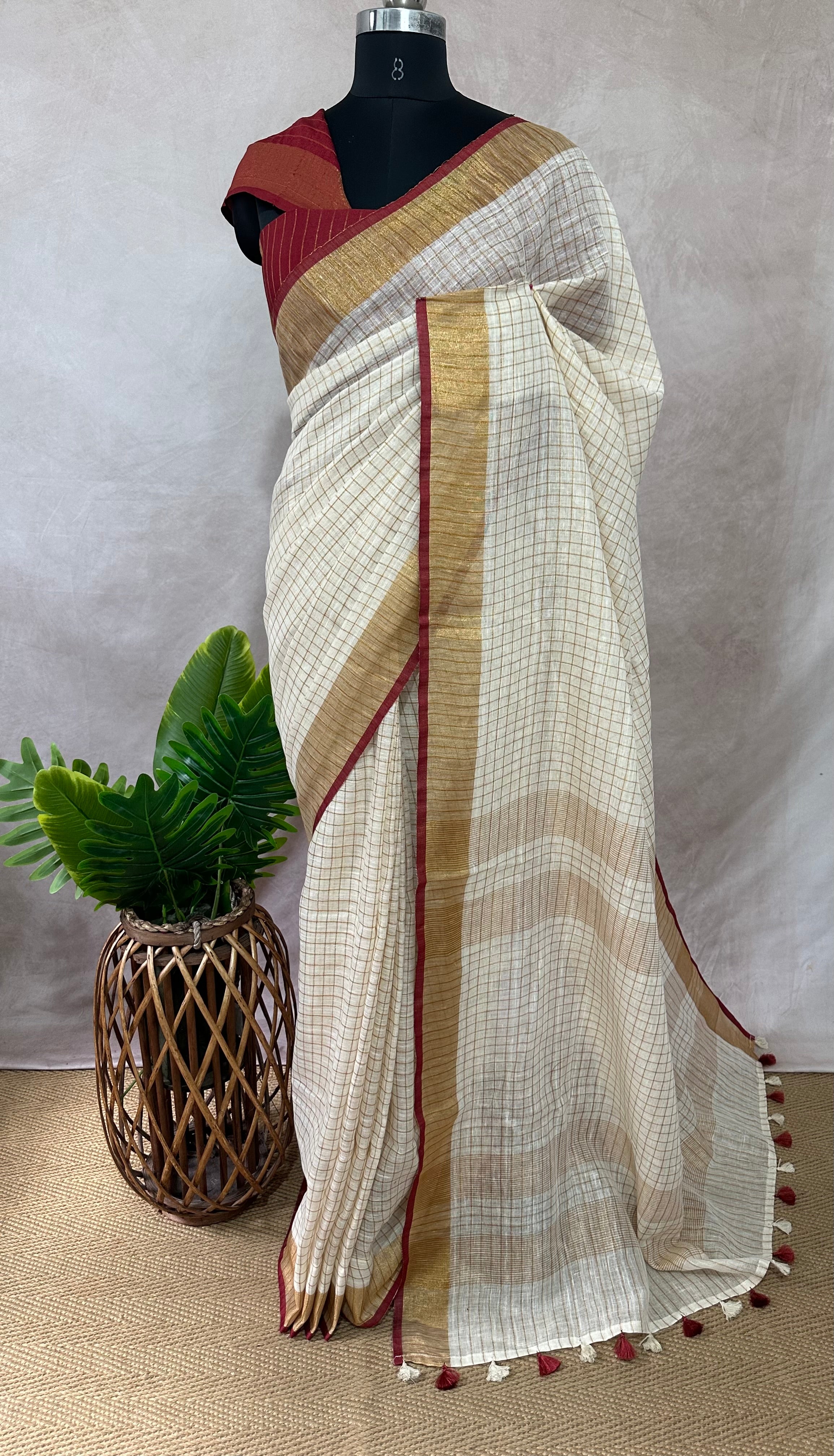 Linen saree with small chck and Maroon border