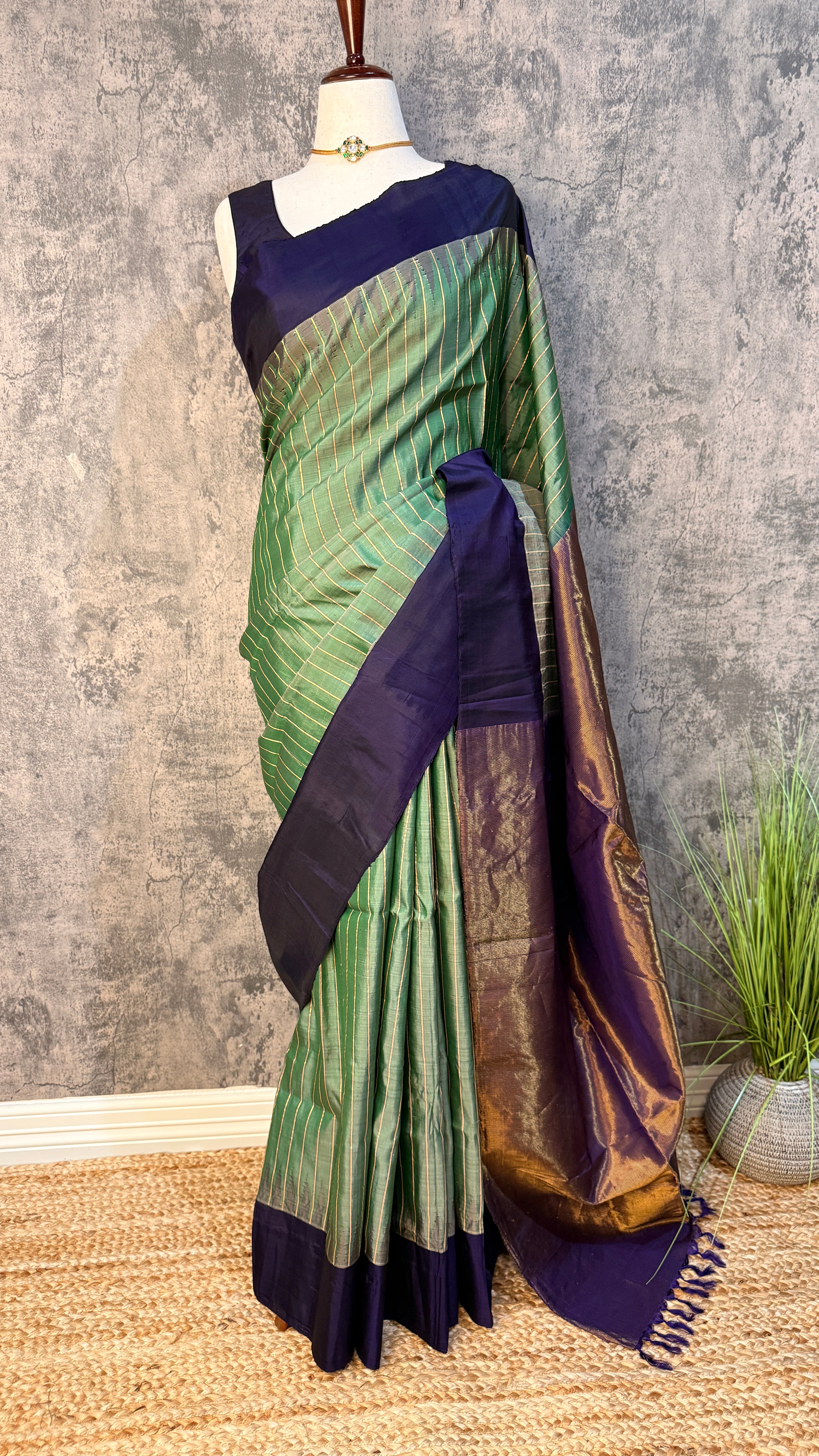 Gadwal pure silk handloom designer saree with stitched blouse