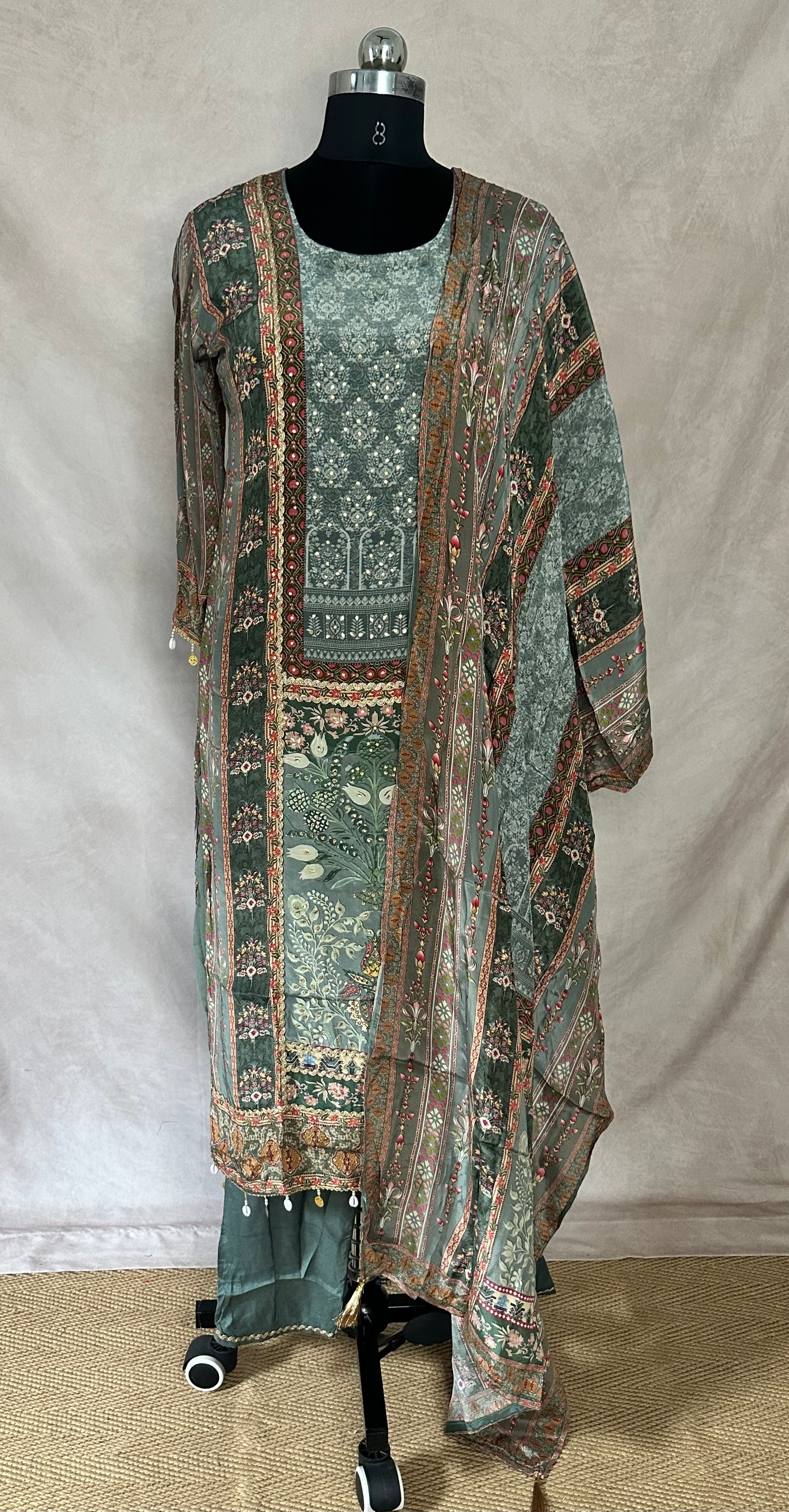 Crepe pakistani kurti with bottom and dupatta