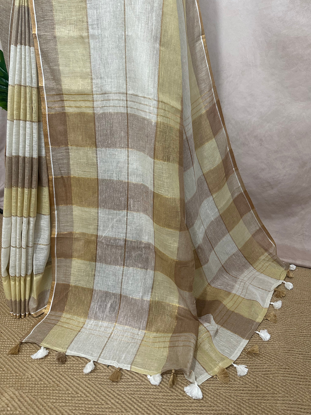 Linen saree with gold border