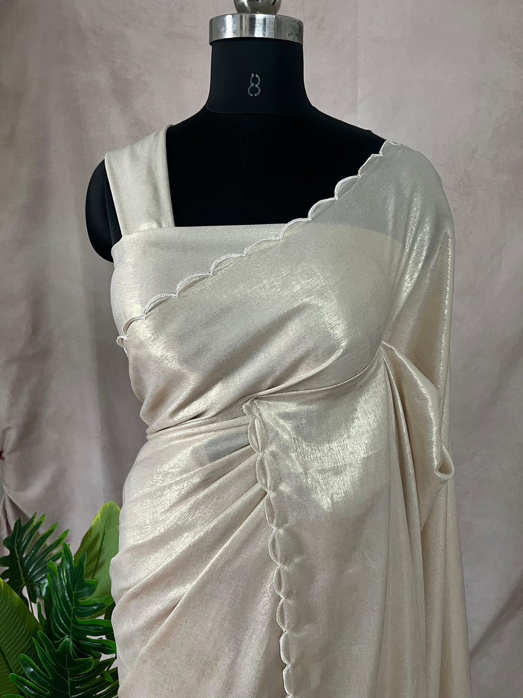 Shimmer crepe saree with scallop border, No BP