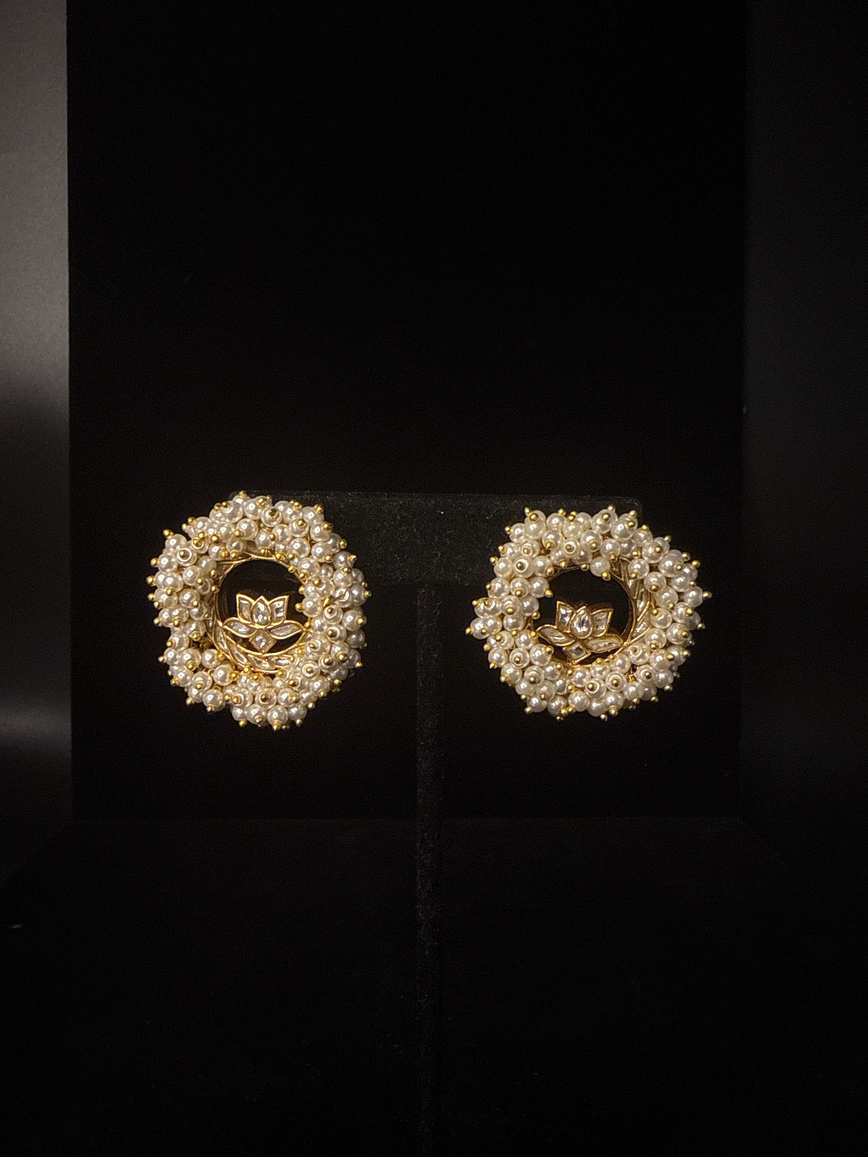 Pearl stud