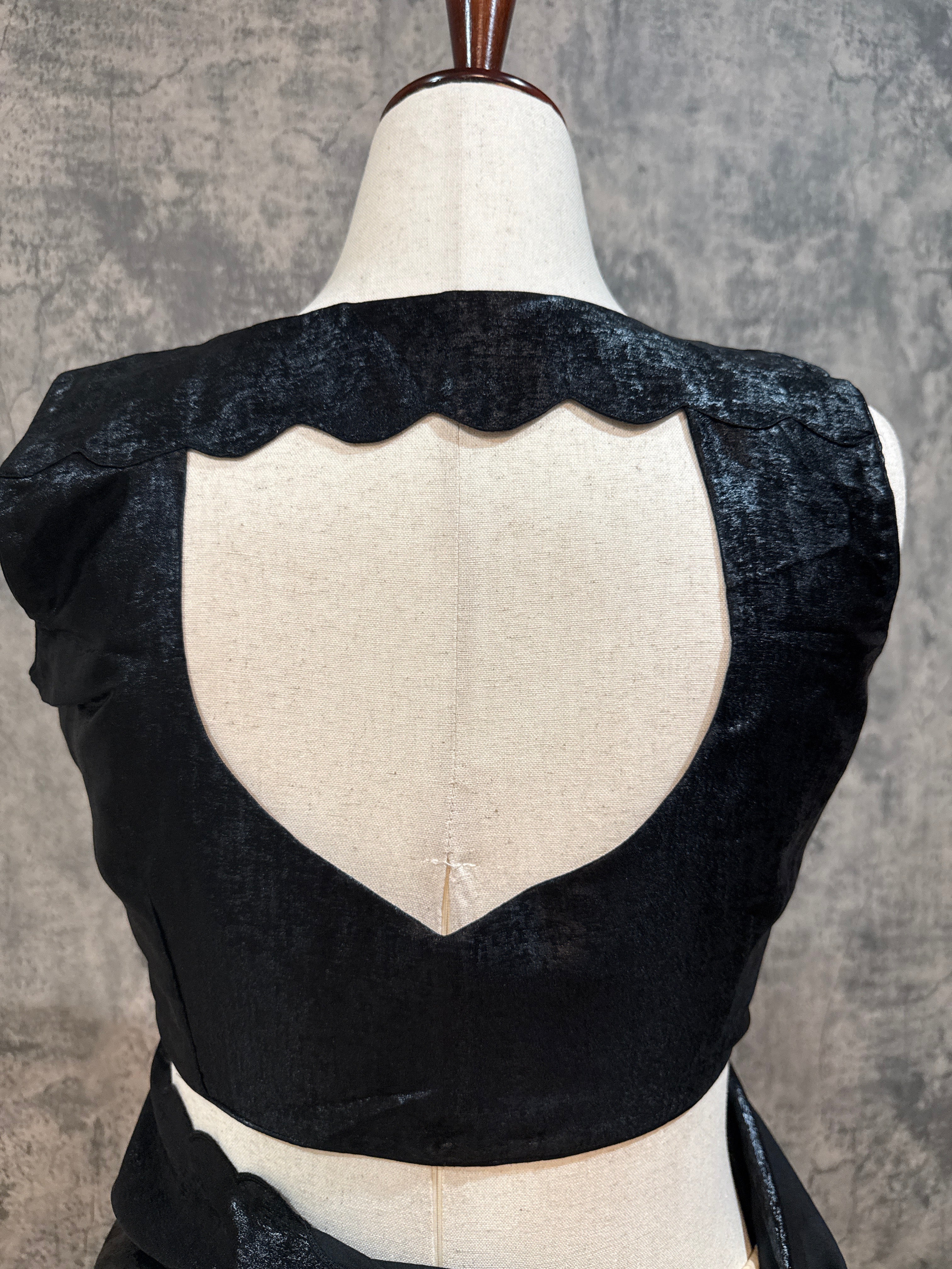 Shimmer crepe saree with scallop border, with stitched blouse