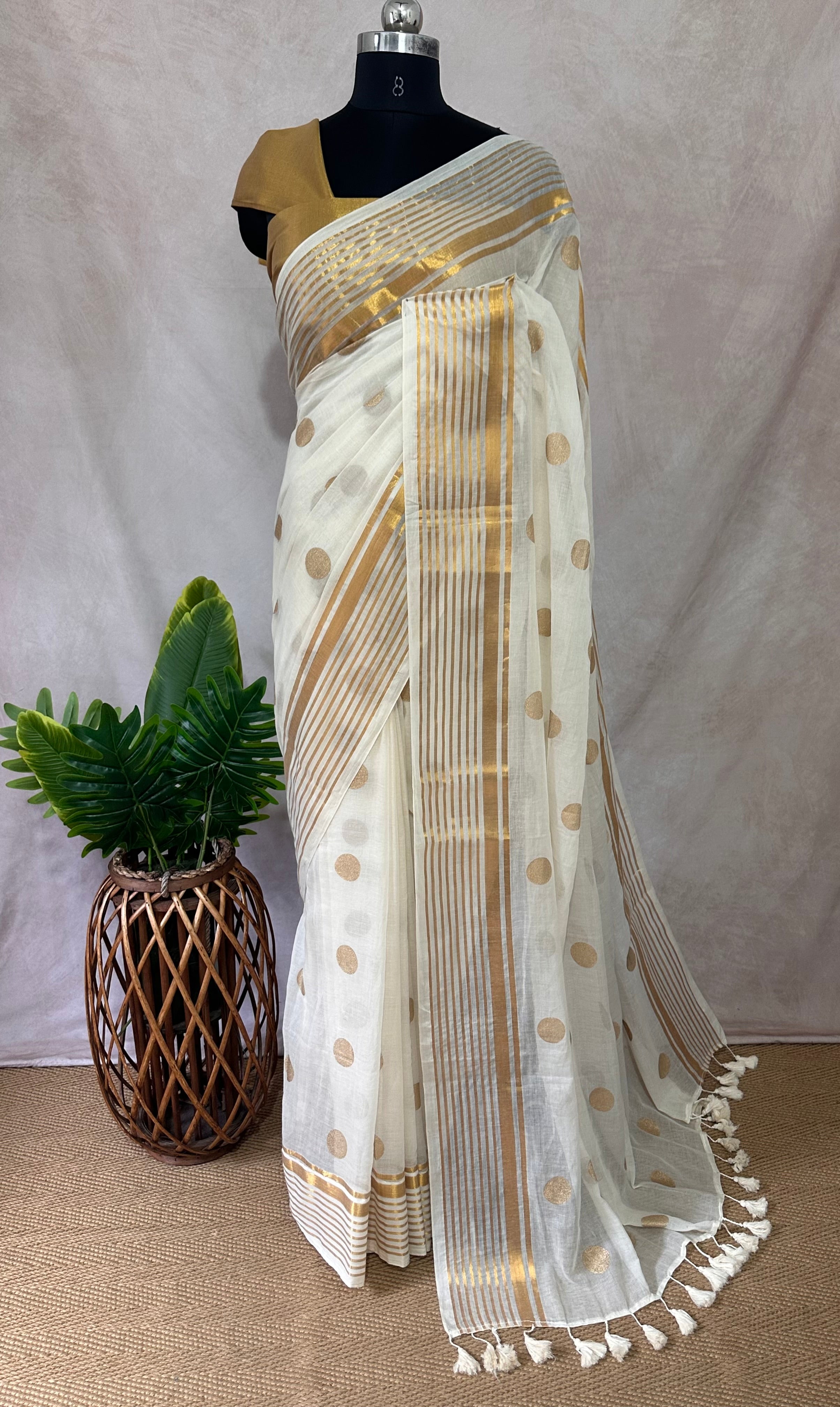 Big polka dot printed 120 count mulcotton saree