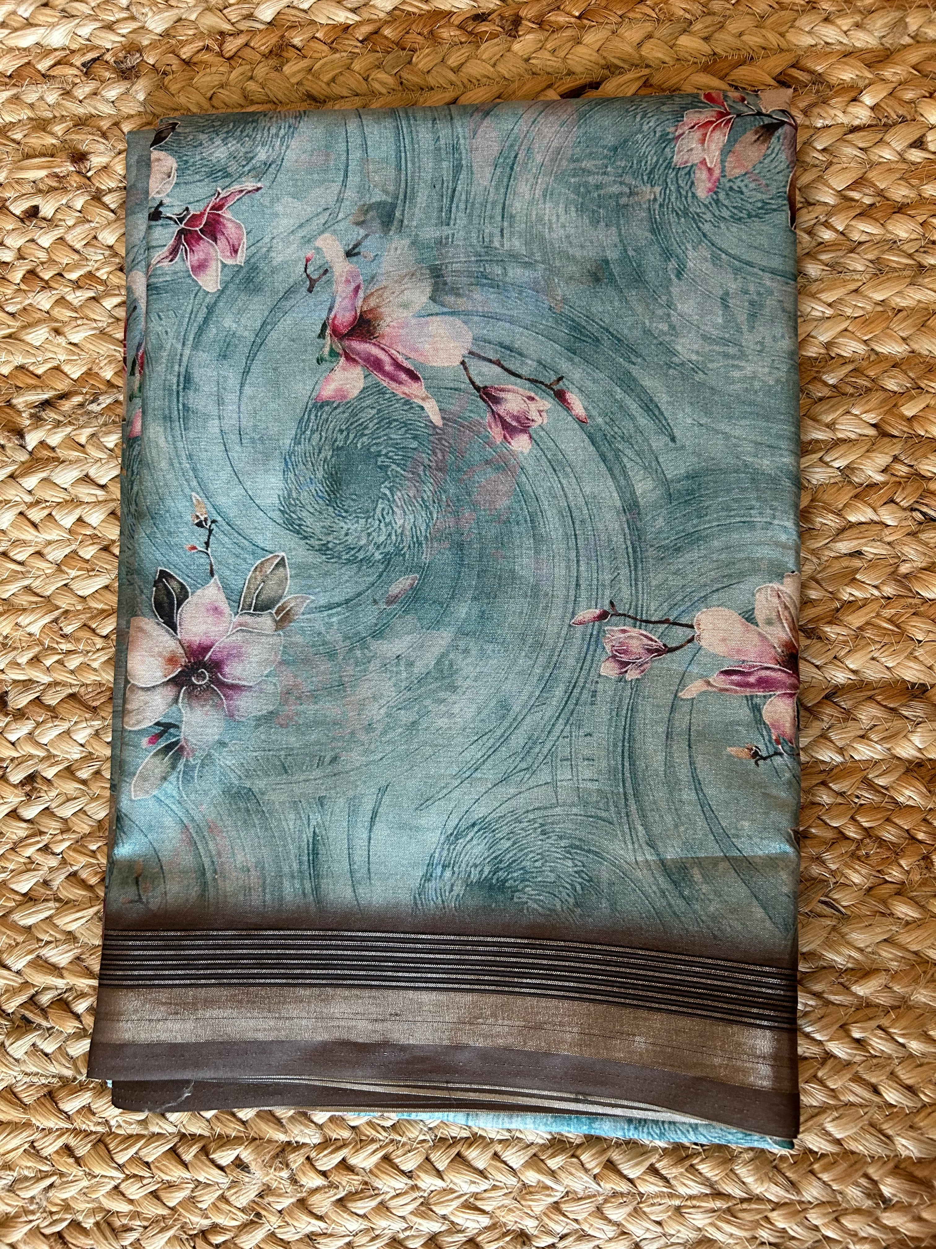 Gift saree, (no pico and fall)