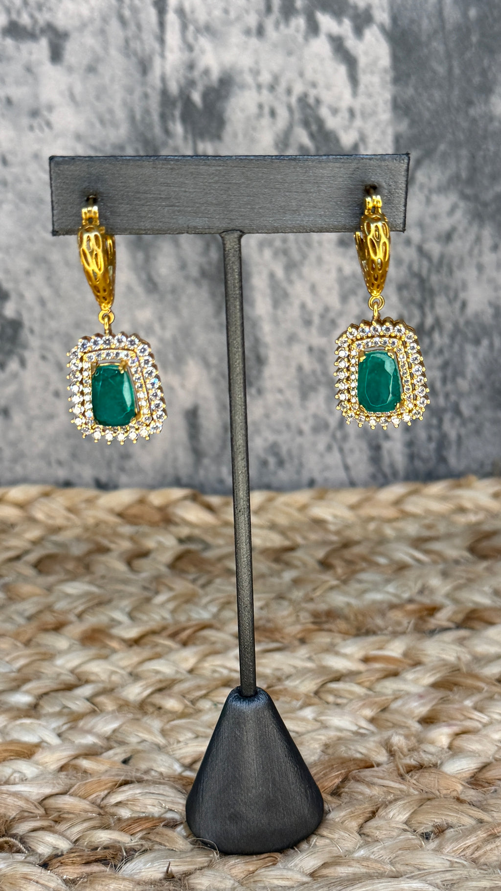 Earring with green stone