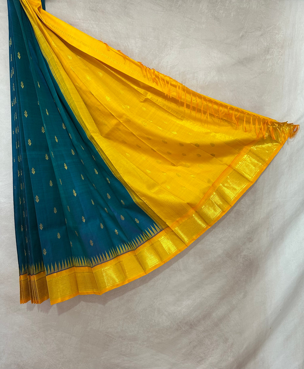 Handloom Pure silk sari with contrast one side korvai border, no BP