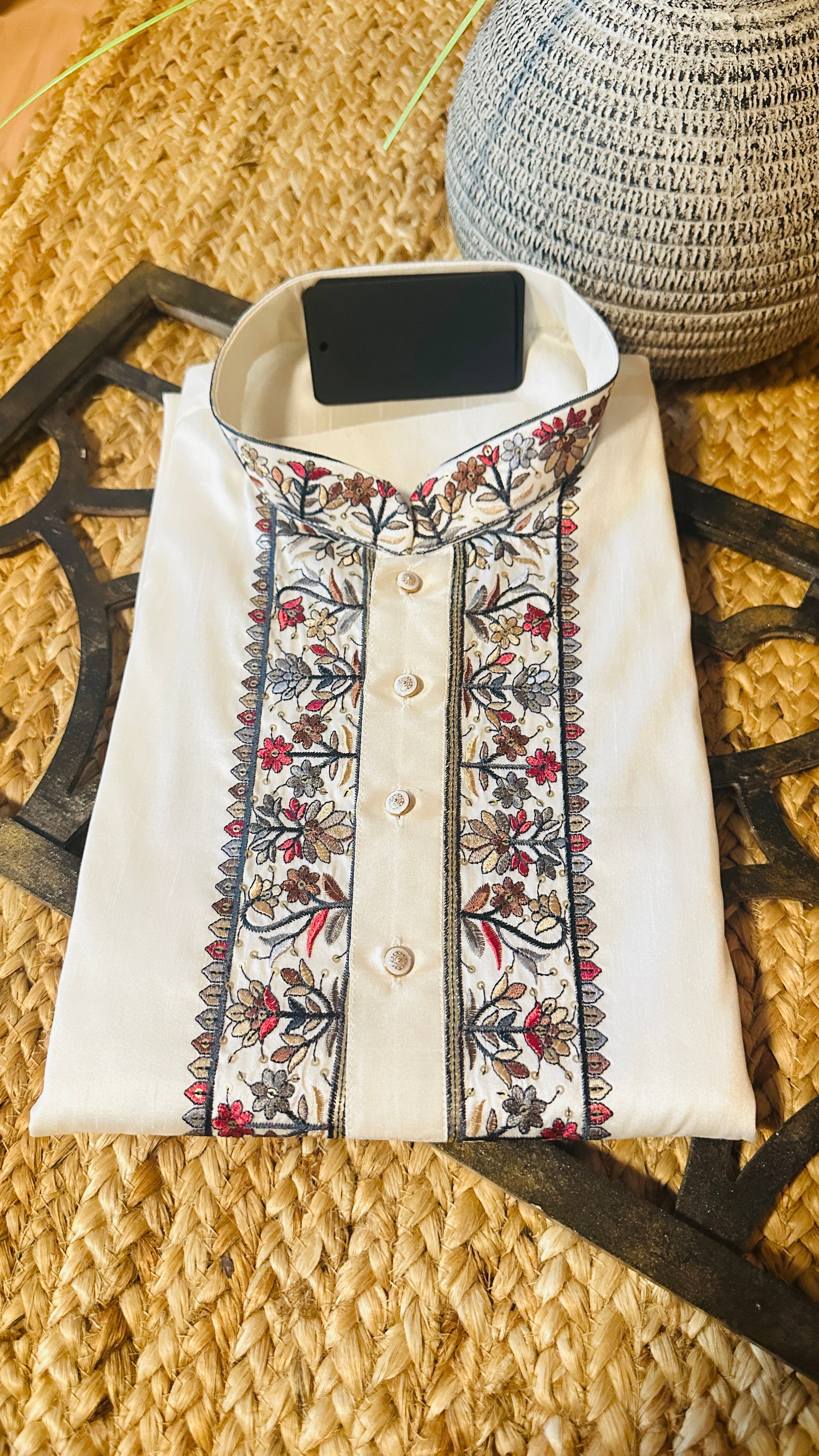 Offwhite kurta with emroidery