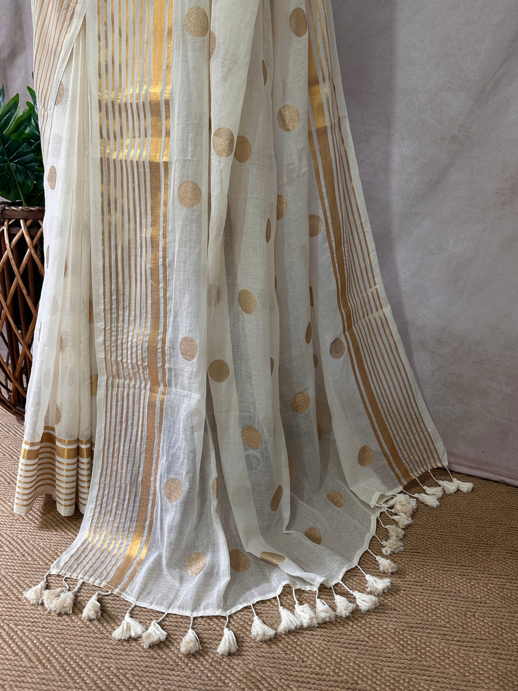Big polka dot printed 120 count mulcotton saree