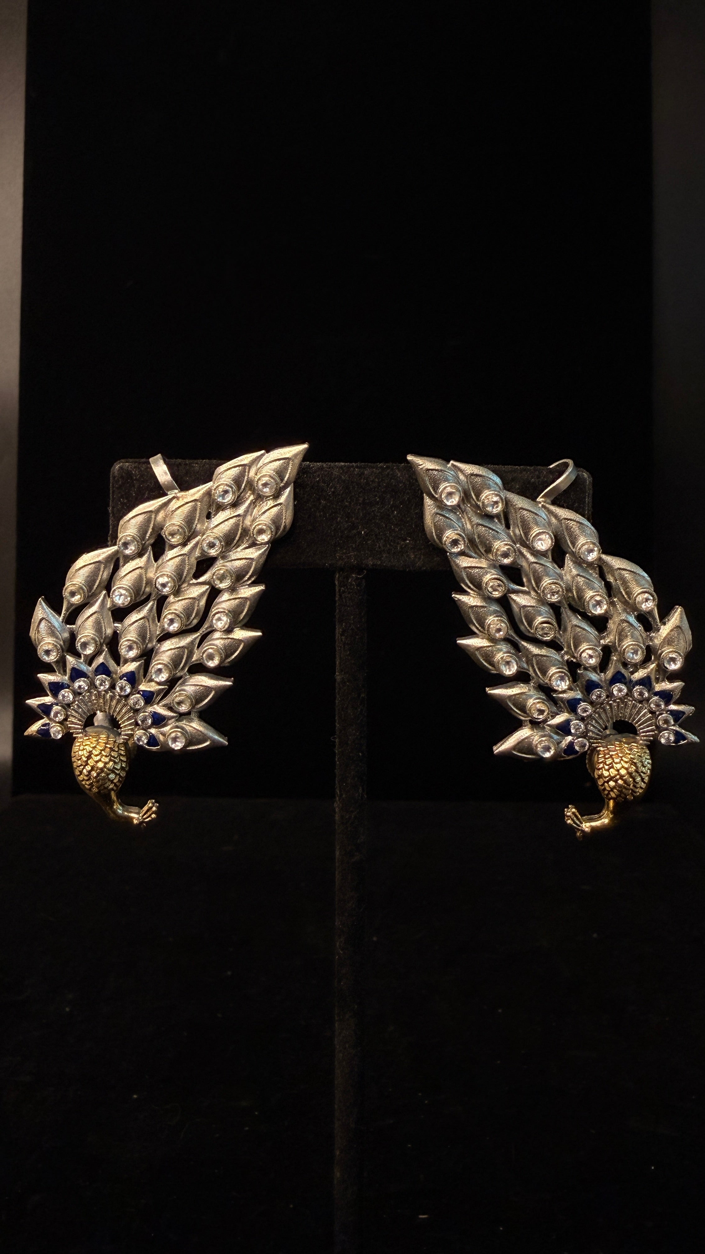 Dual tone peacock ear cuff