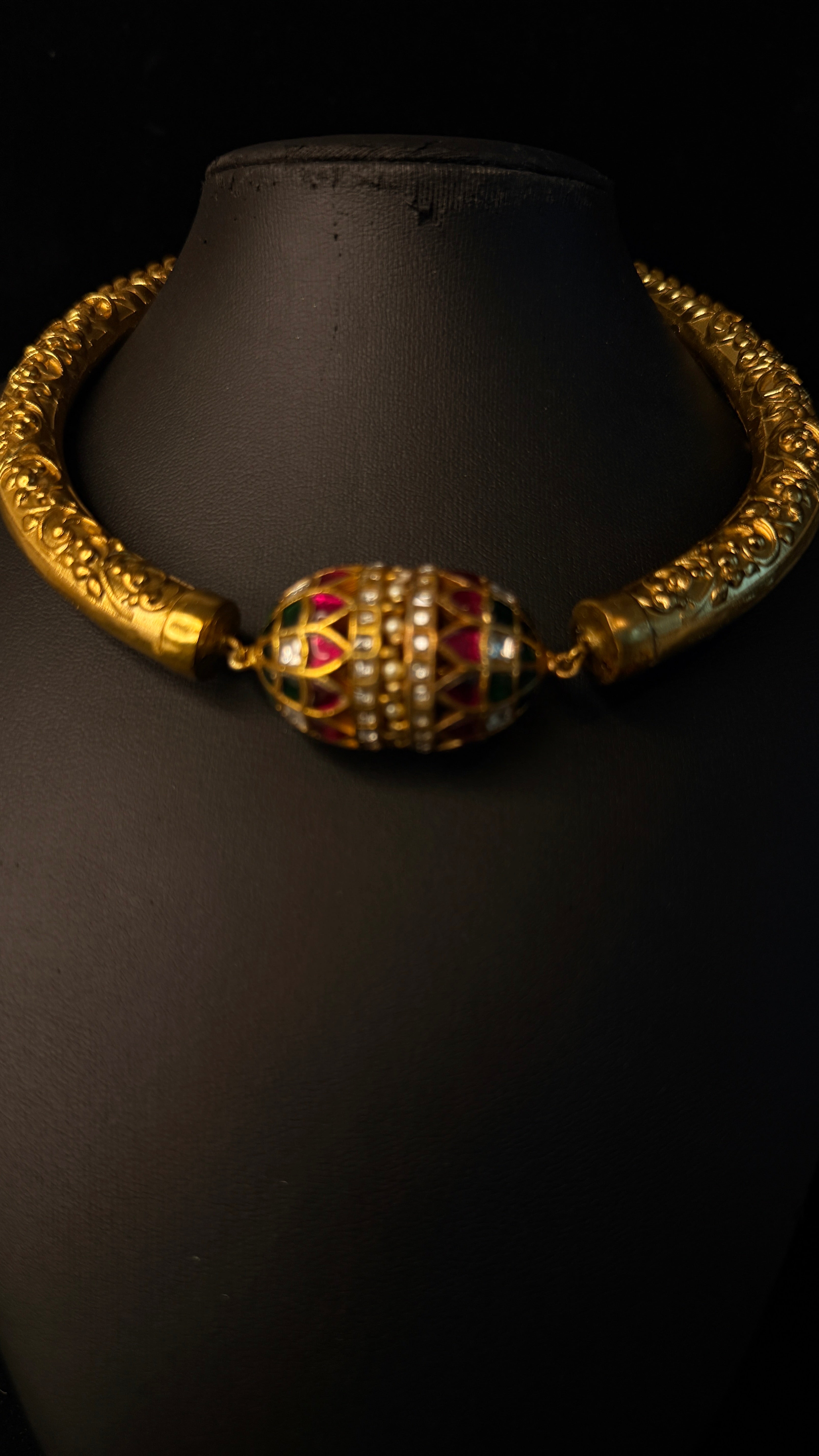 Hasli with jadau kundan pendent