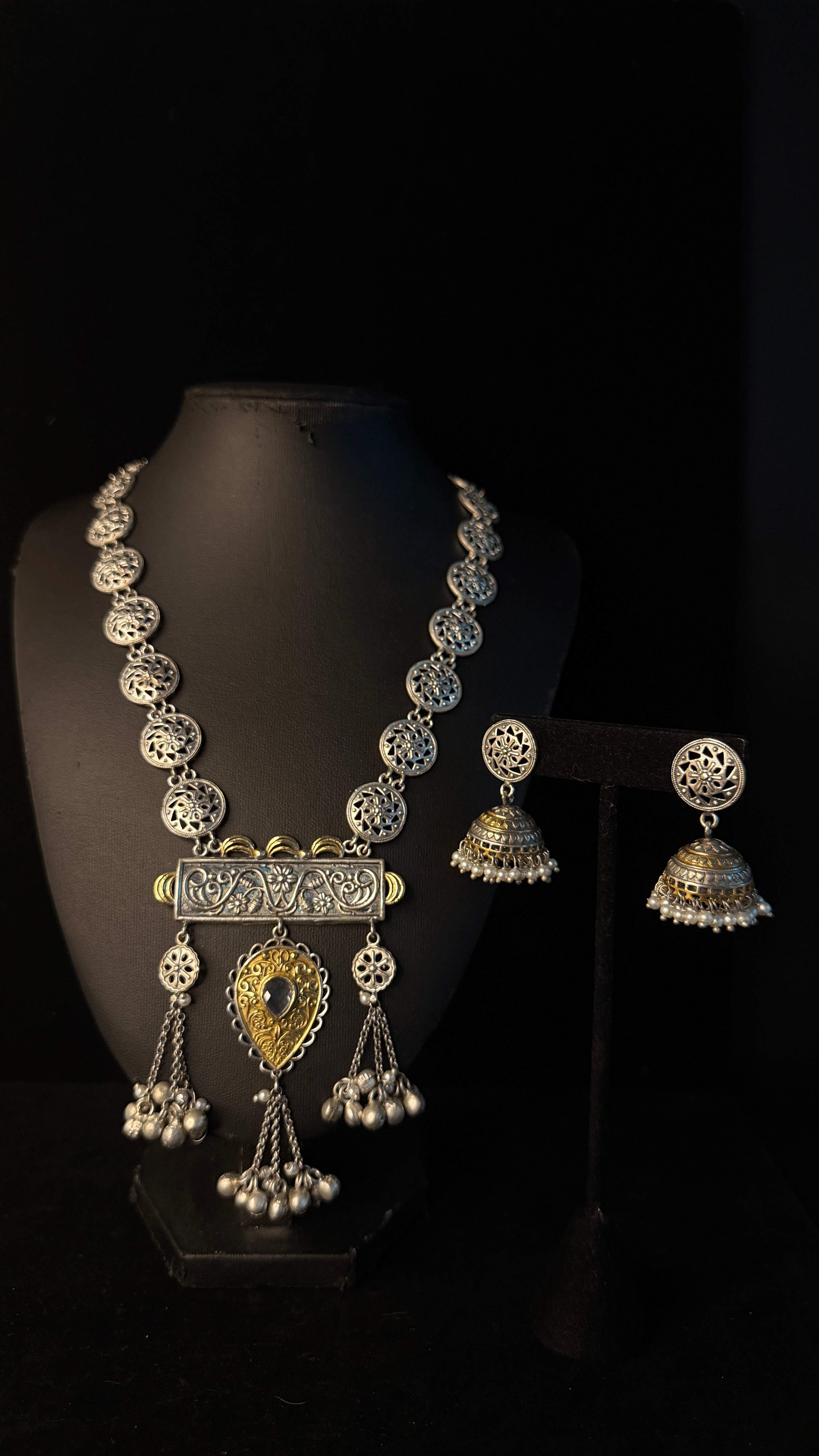 Dual tone necklace with white stone