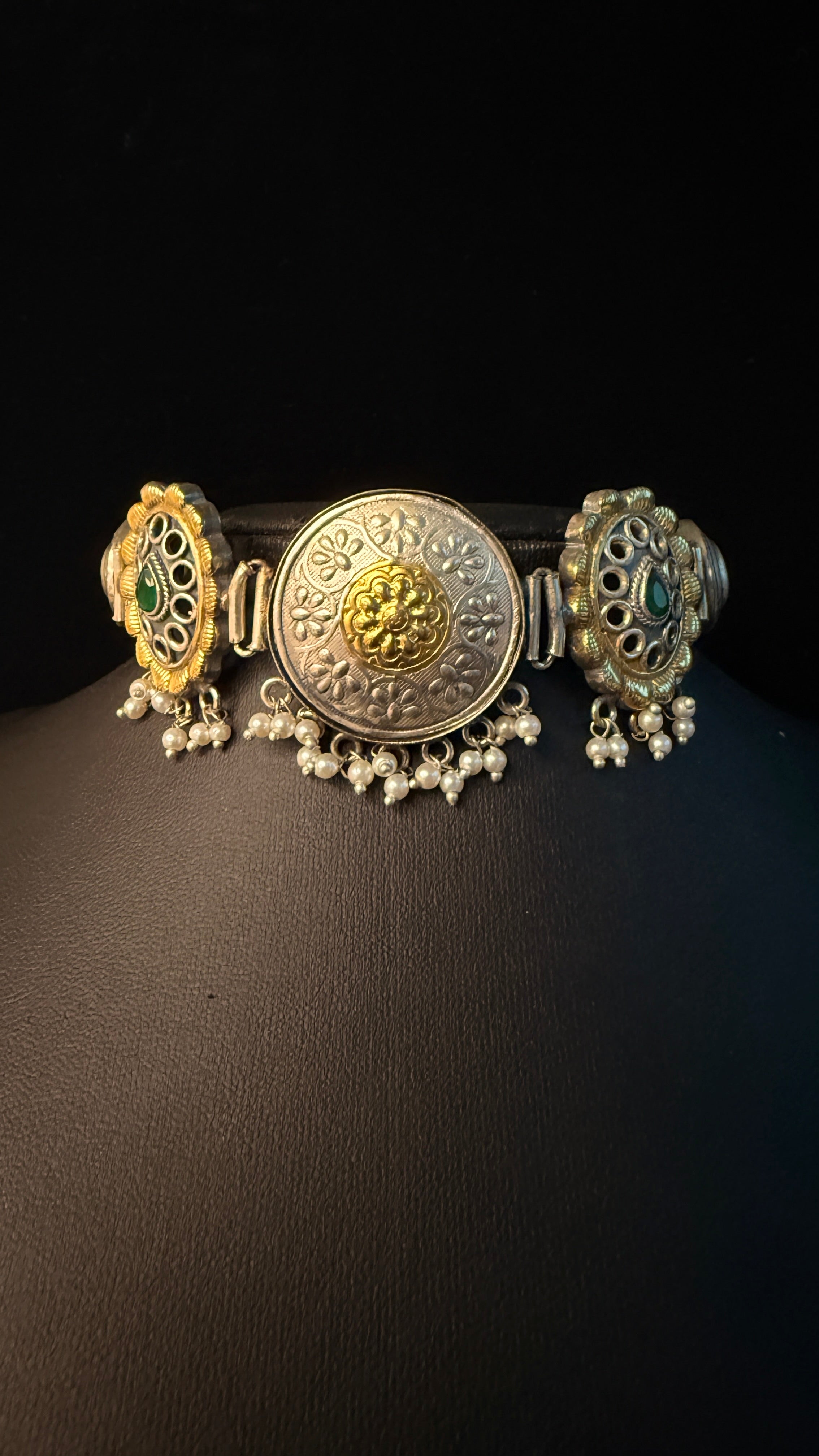 Dual tone choker with green stone