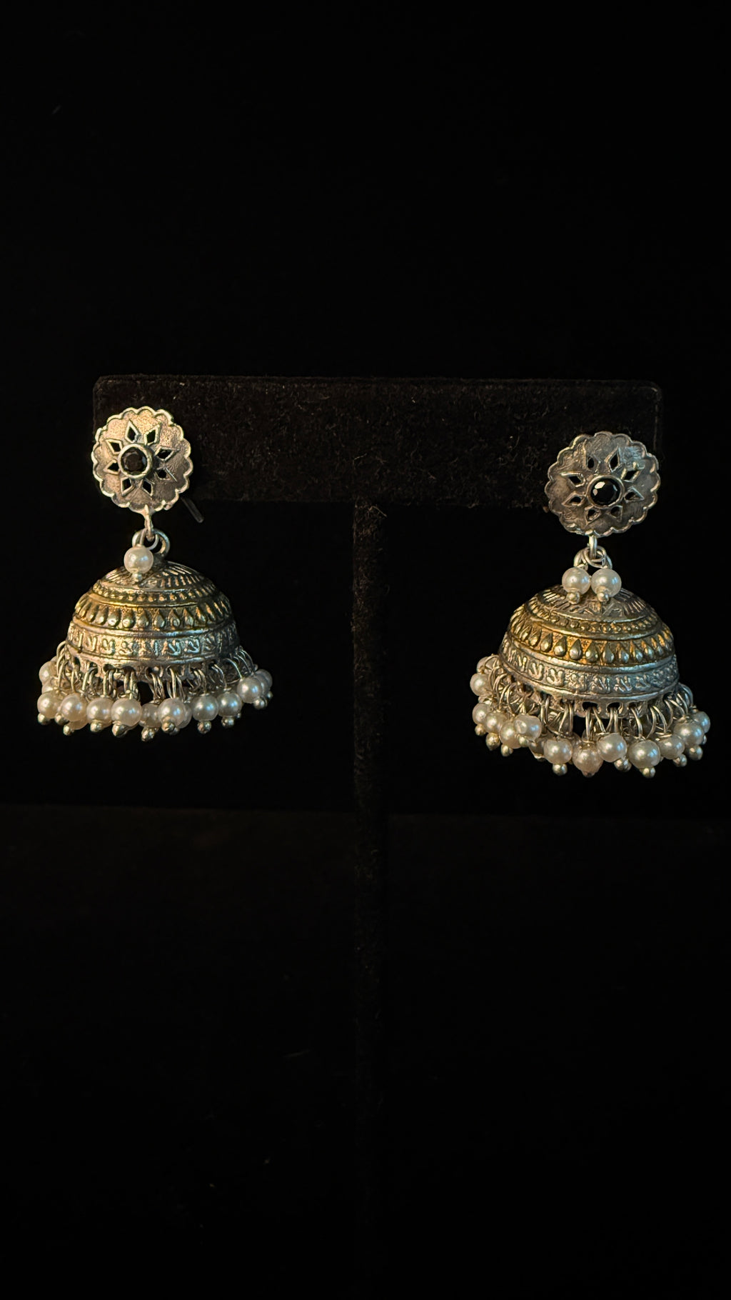 Dual tone necklace with black stones and earring