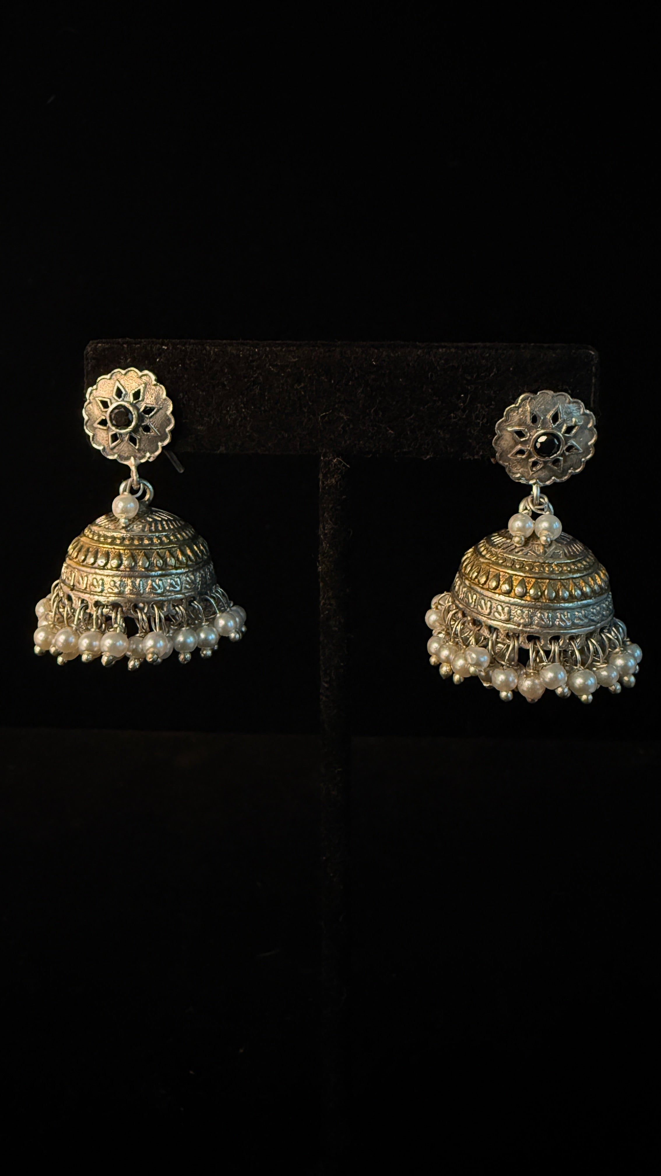 Dual tone necklace with black stones and earring