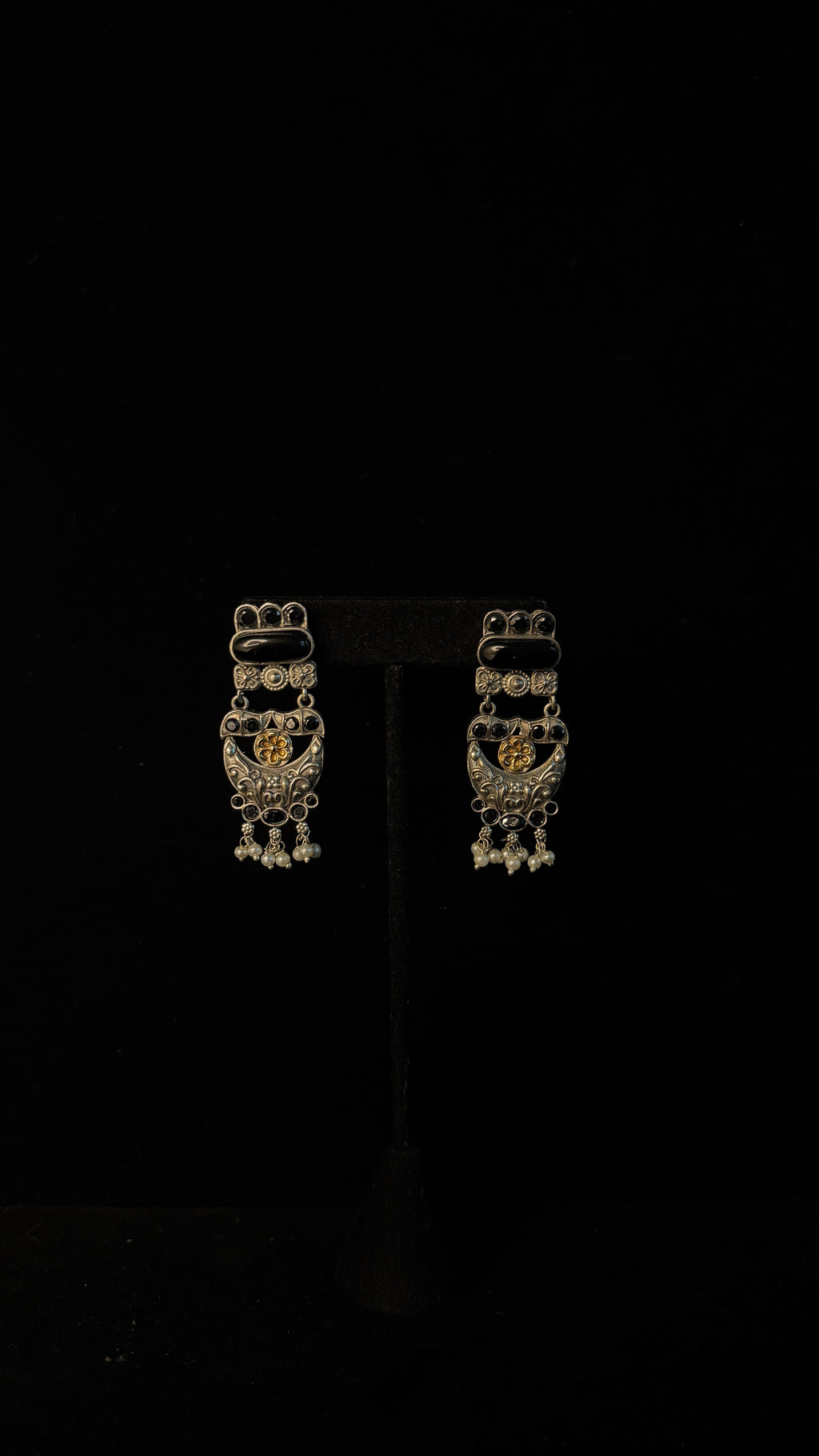 Dual tone necklace with black stones and earring