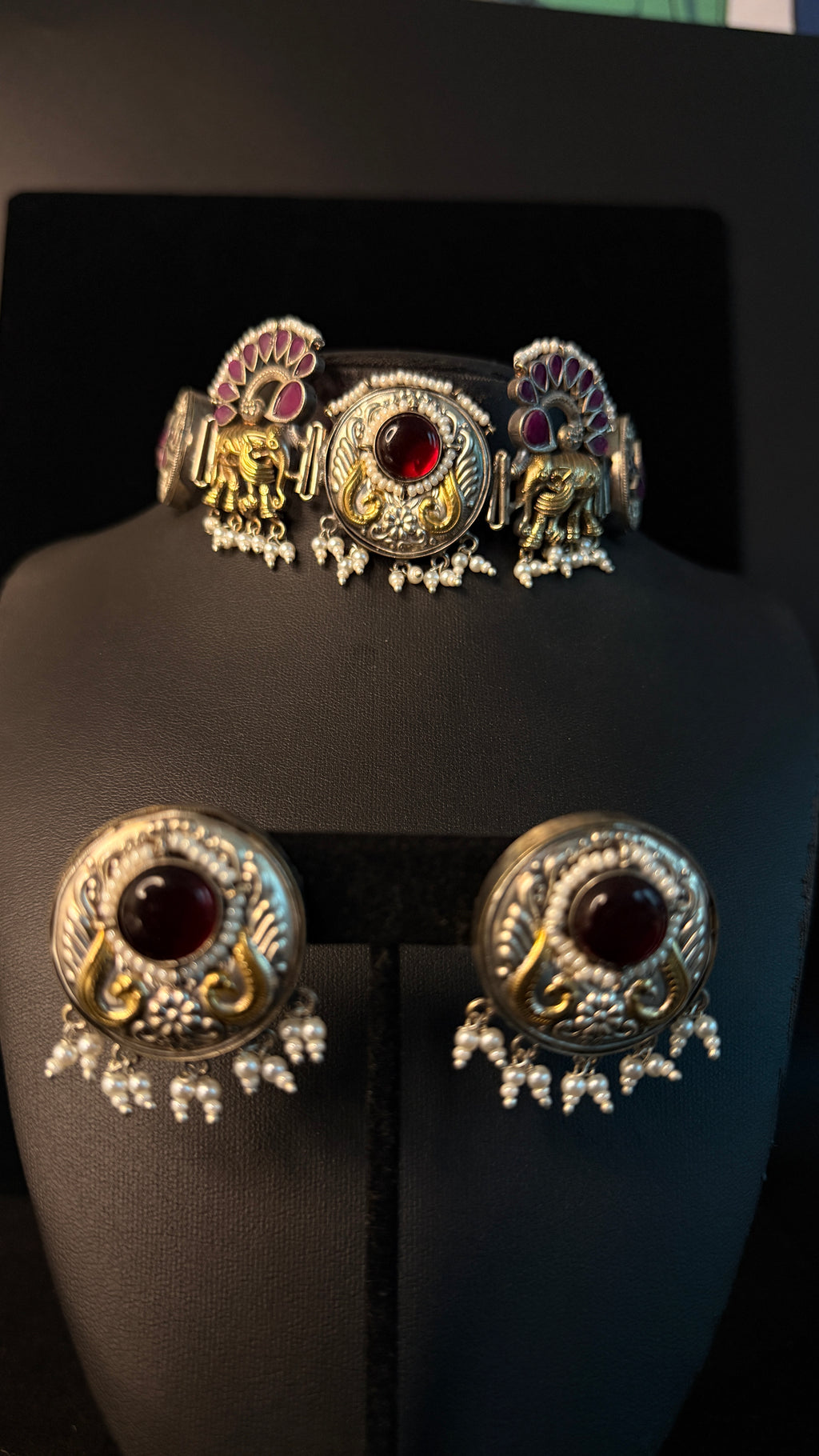 Choker with pink stone