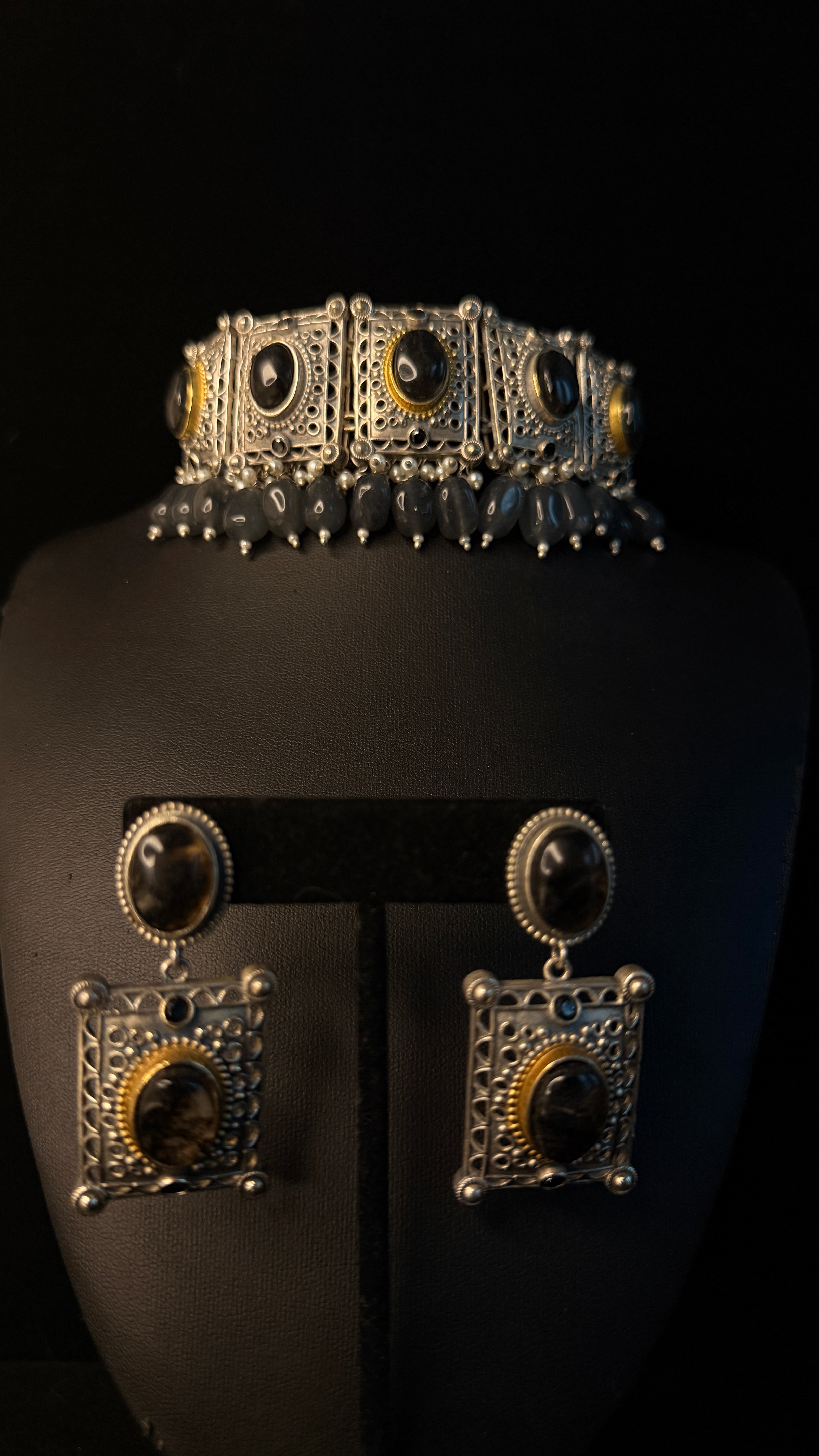 Dual tone choker with Black stone