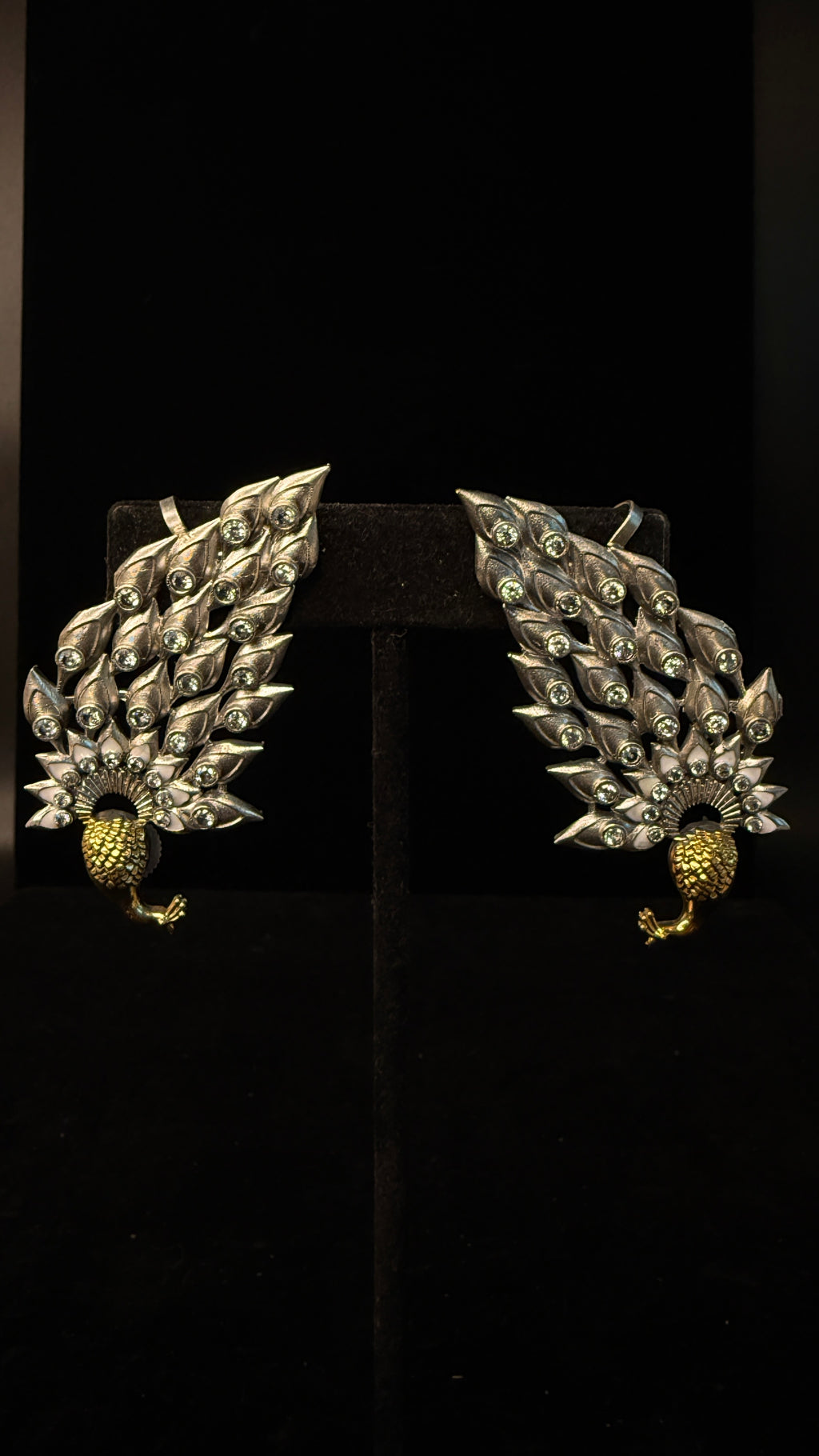 Dual tone peacock ear cuff