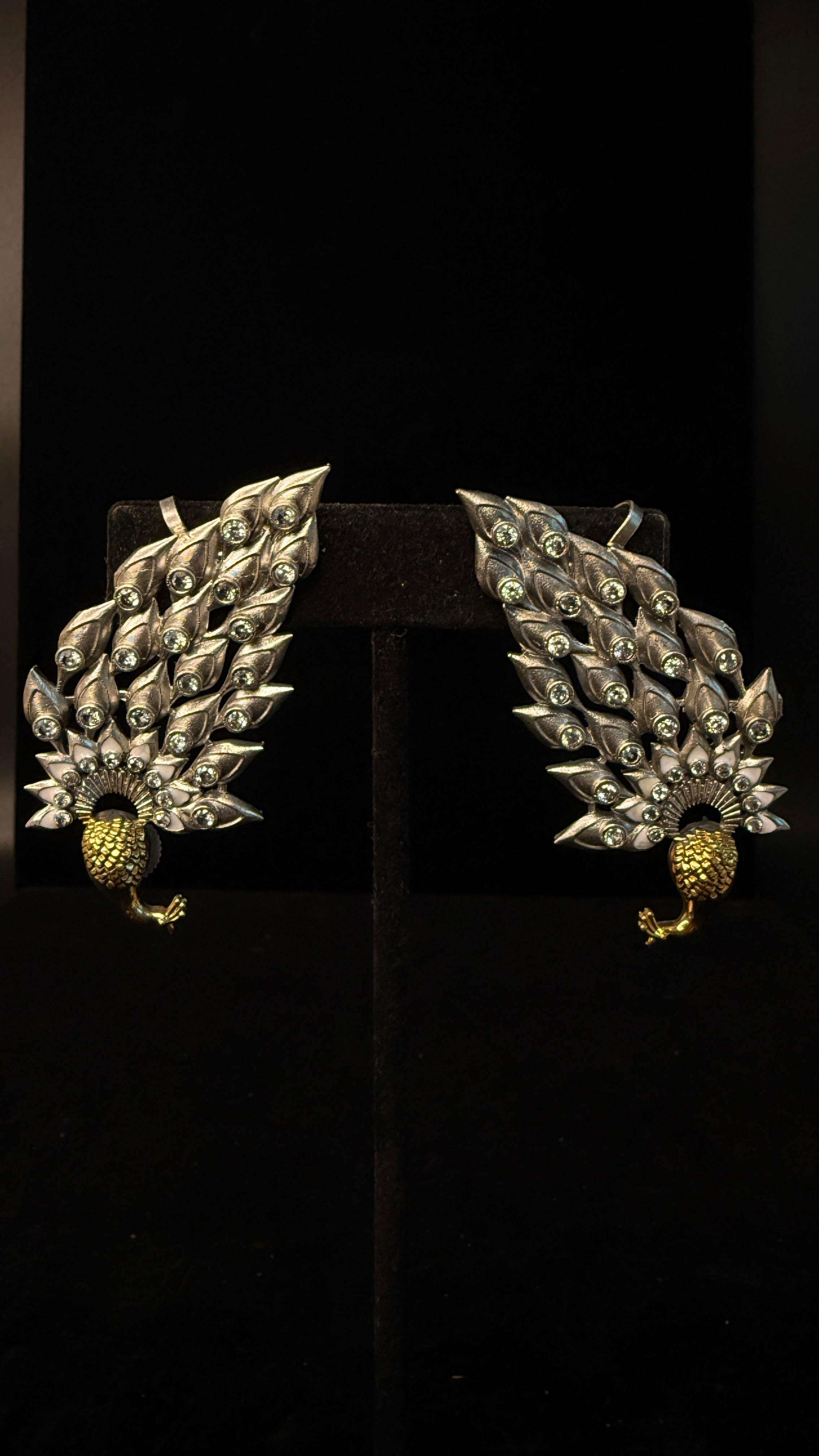 Dual tone peacock ear cuff