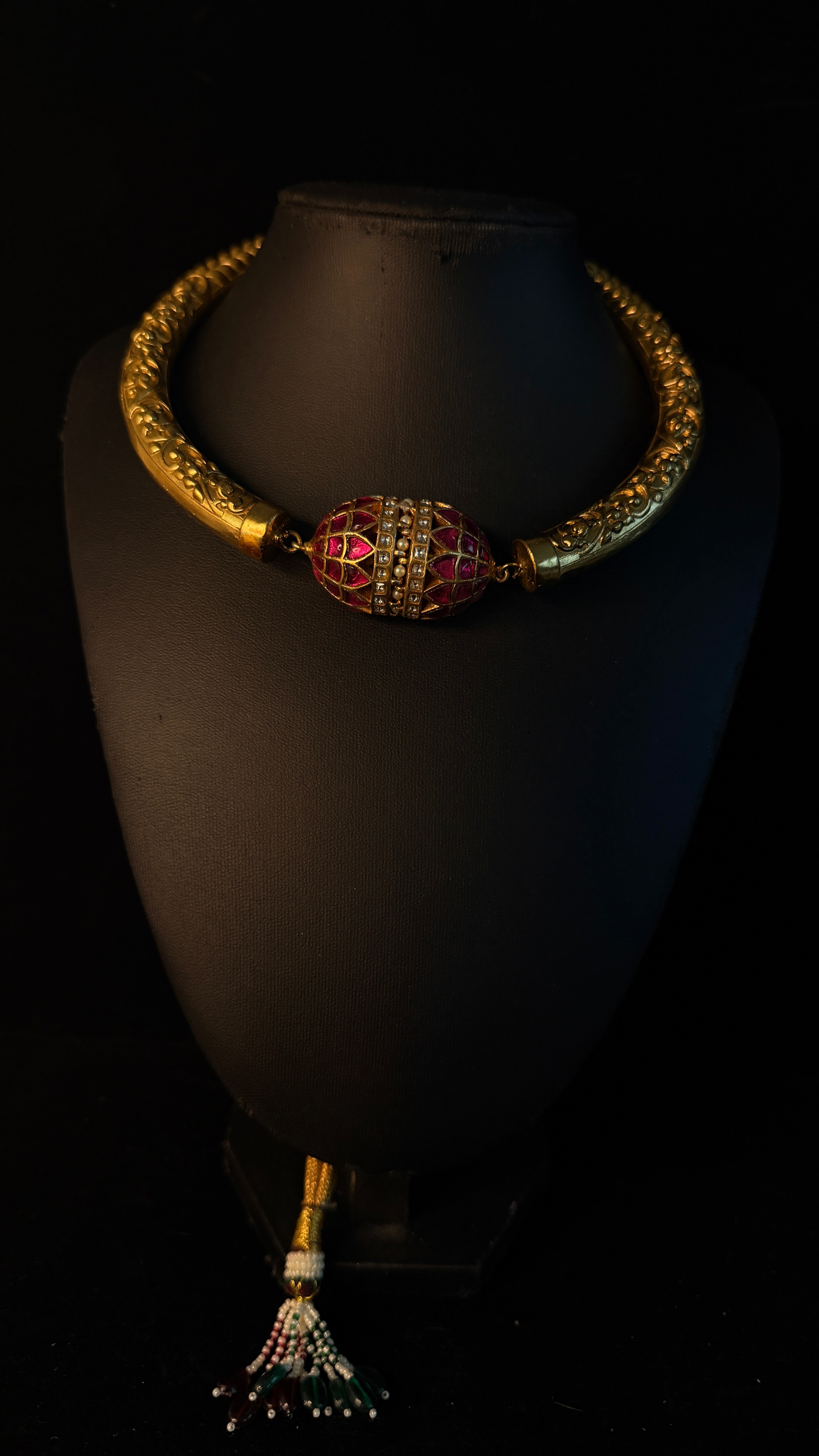 Hasli with jadau kundan pendent