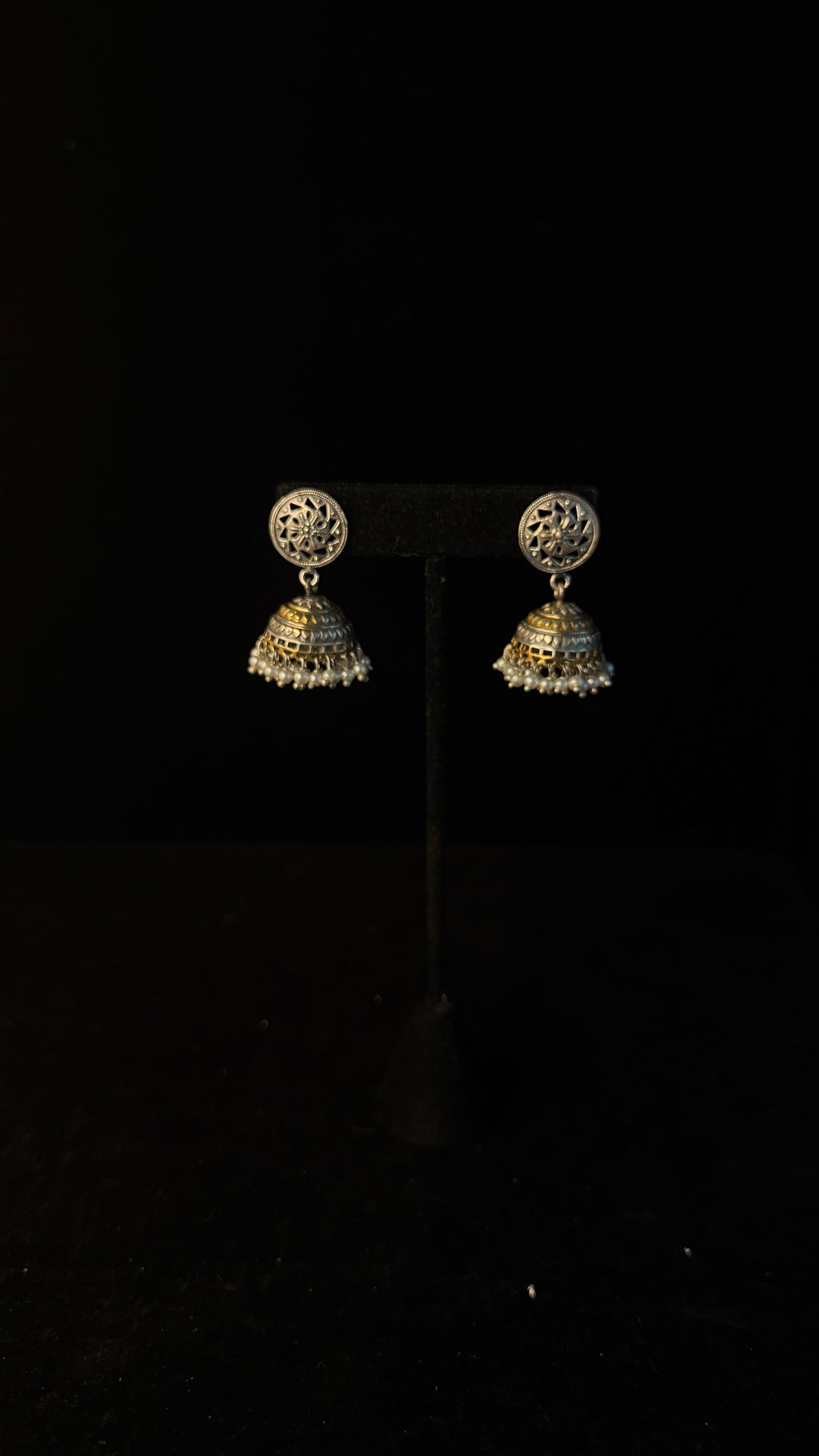 Dual tone necklace with white stone
