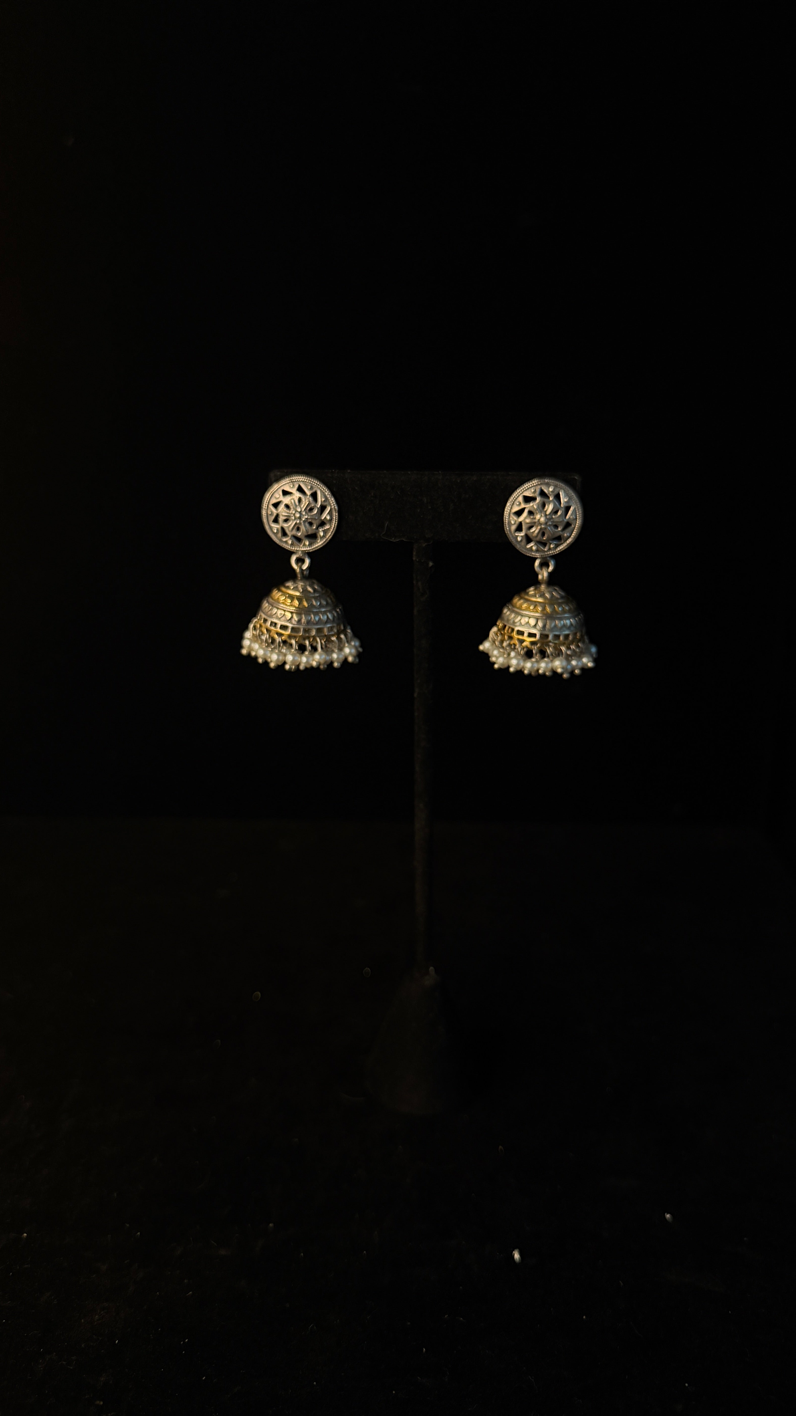 Dual tone necklace with white stone