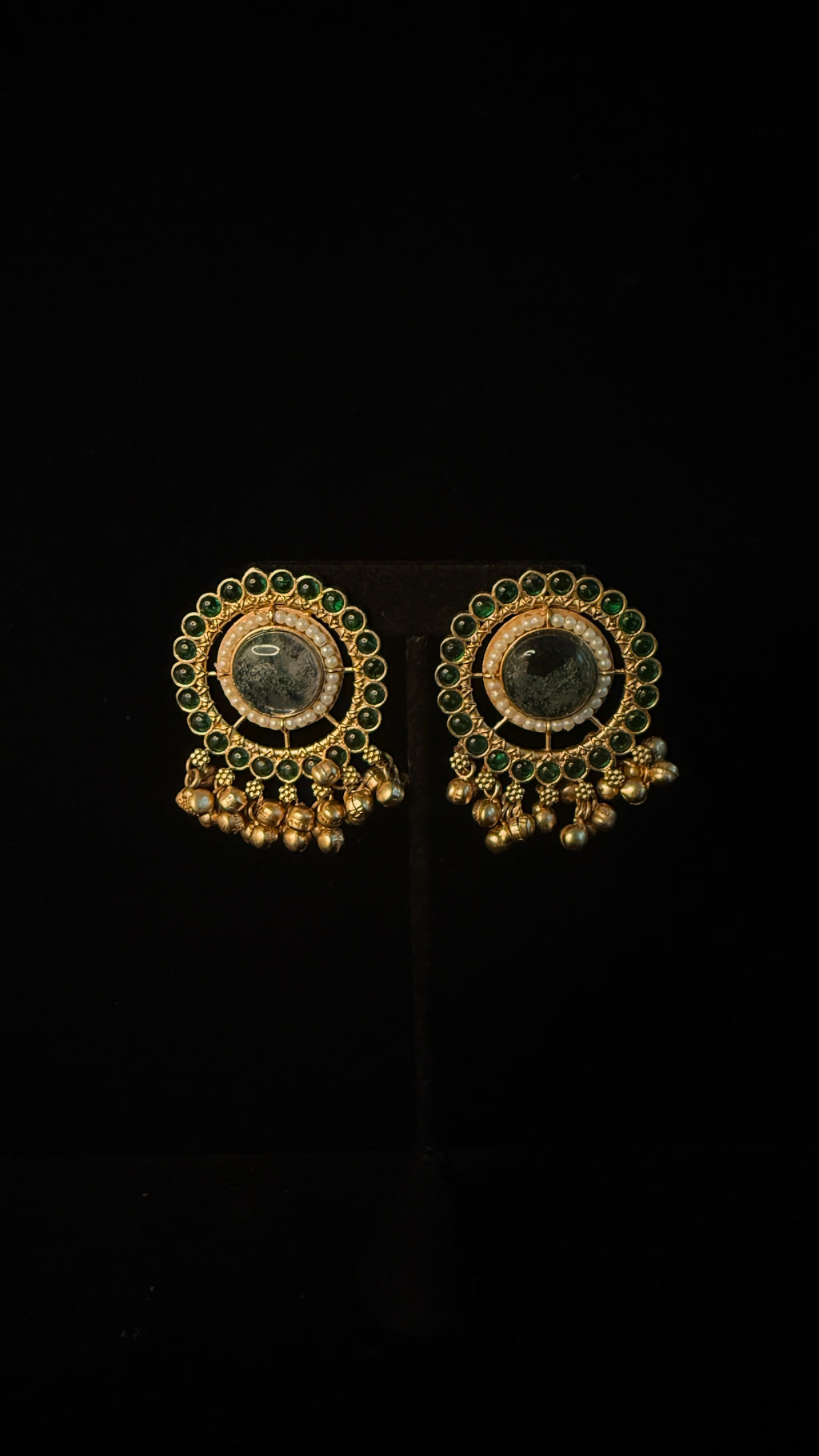 Green stone pendent necklace with earring