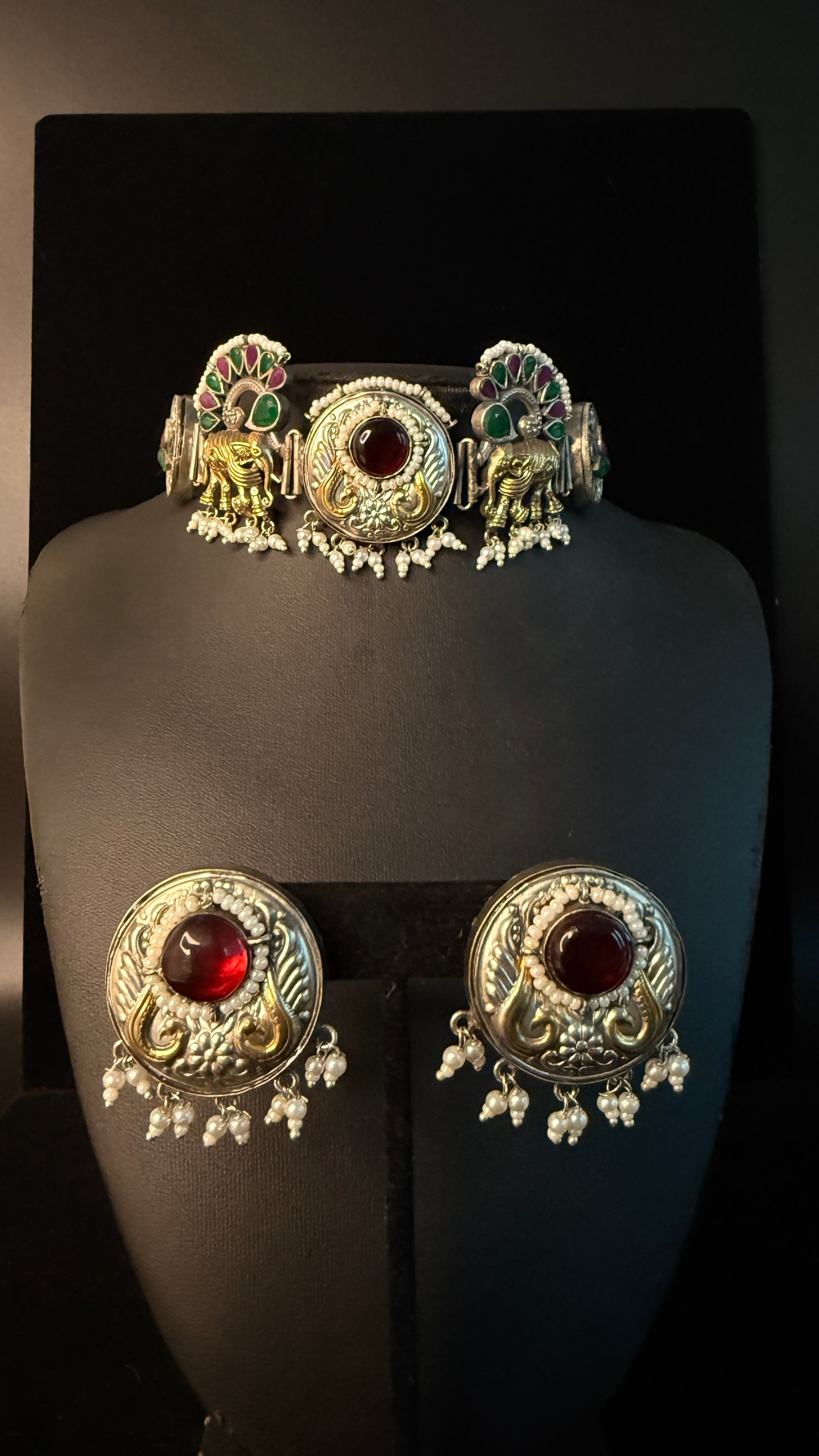 Choker with green and pink stone