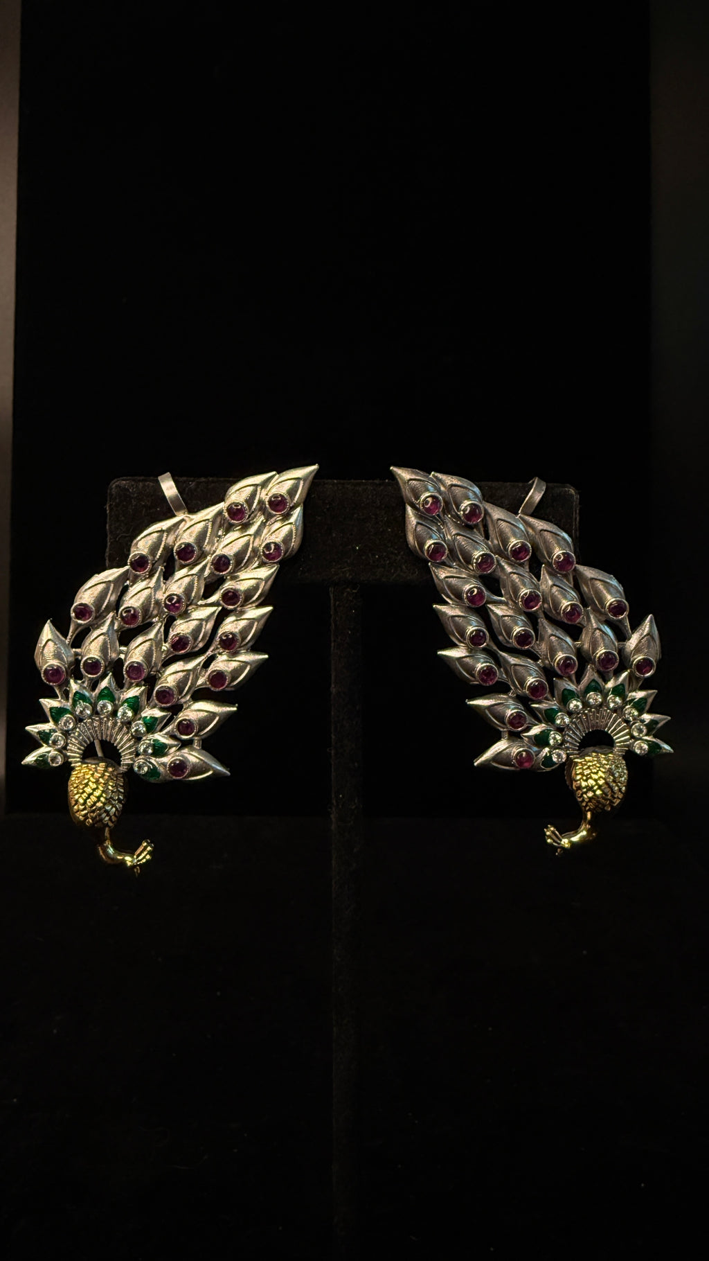 Dual tone peacock ear cuff
