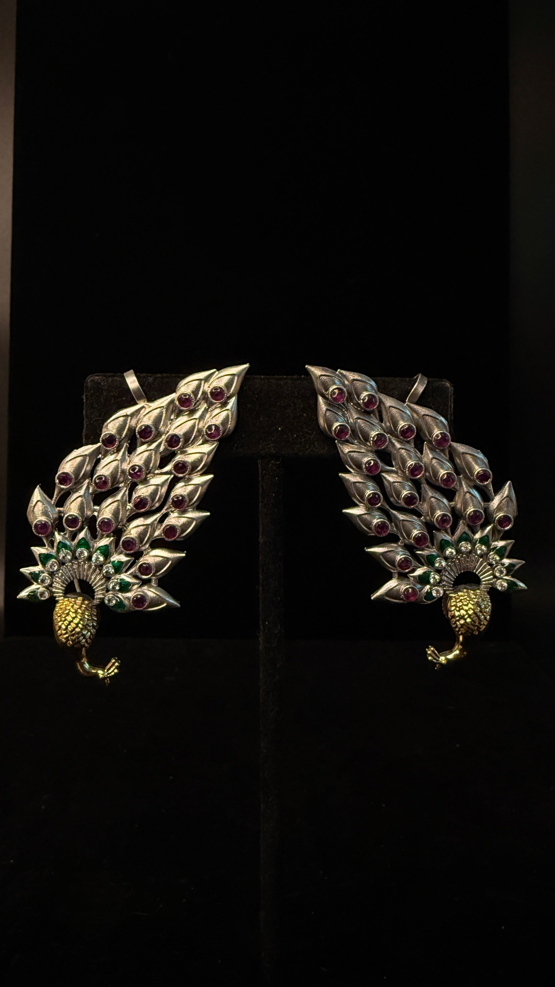 Dual tone peacock ear cuff